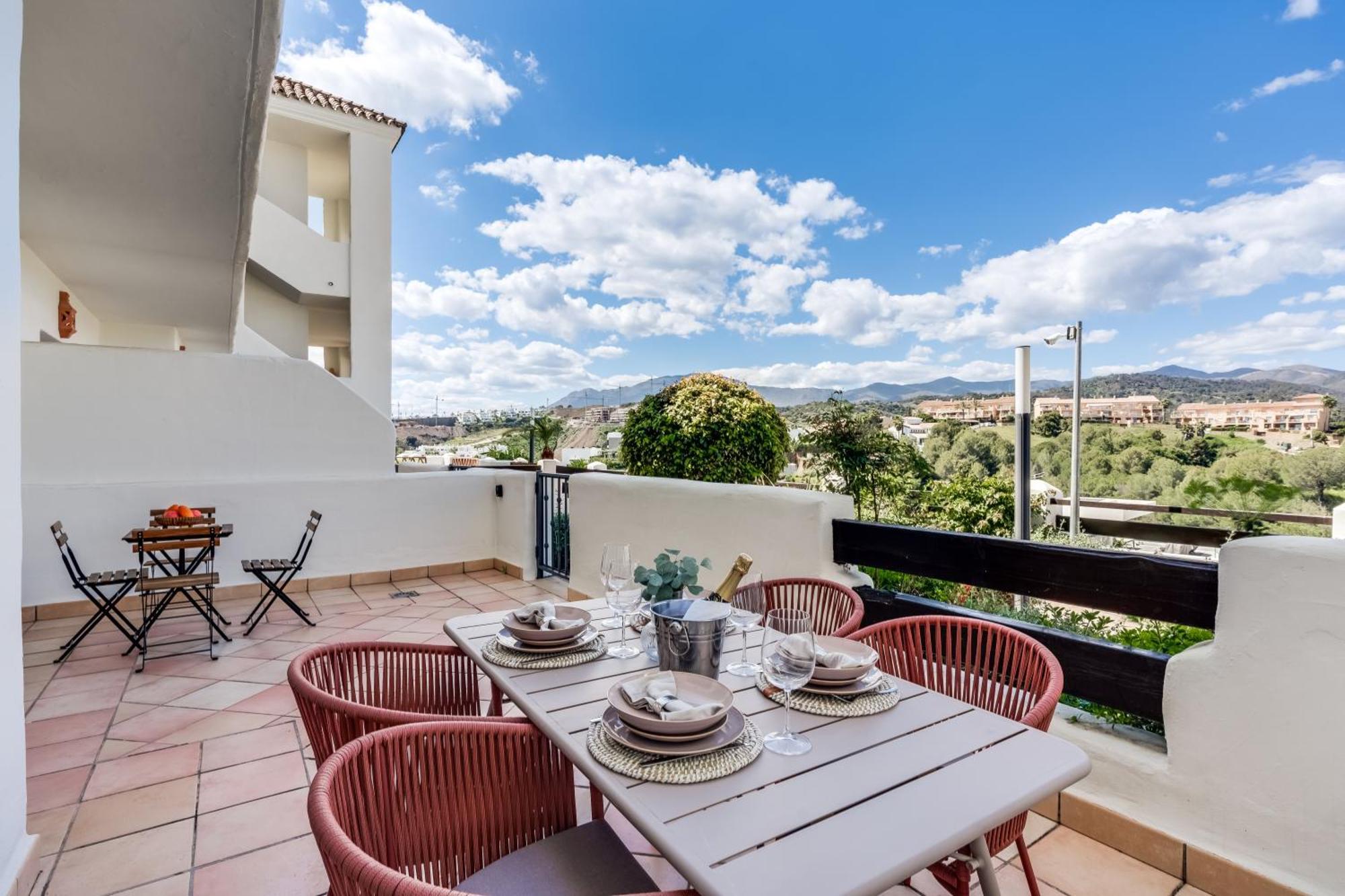 Apartment Luxury With Spacious Private Garden & Seaview Estepona