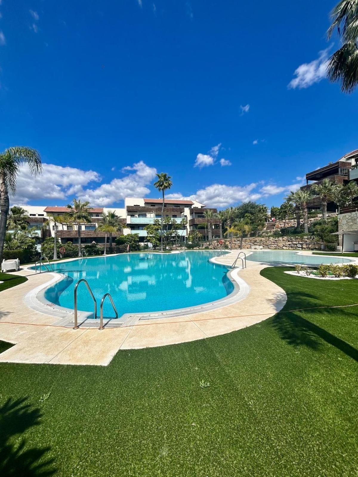 Apartment 2br Luxe In Marbella Close To Beaches *