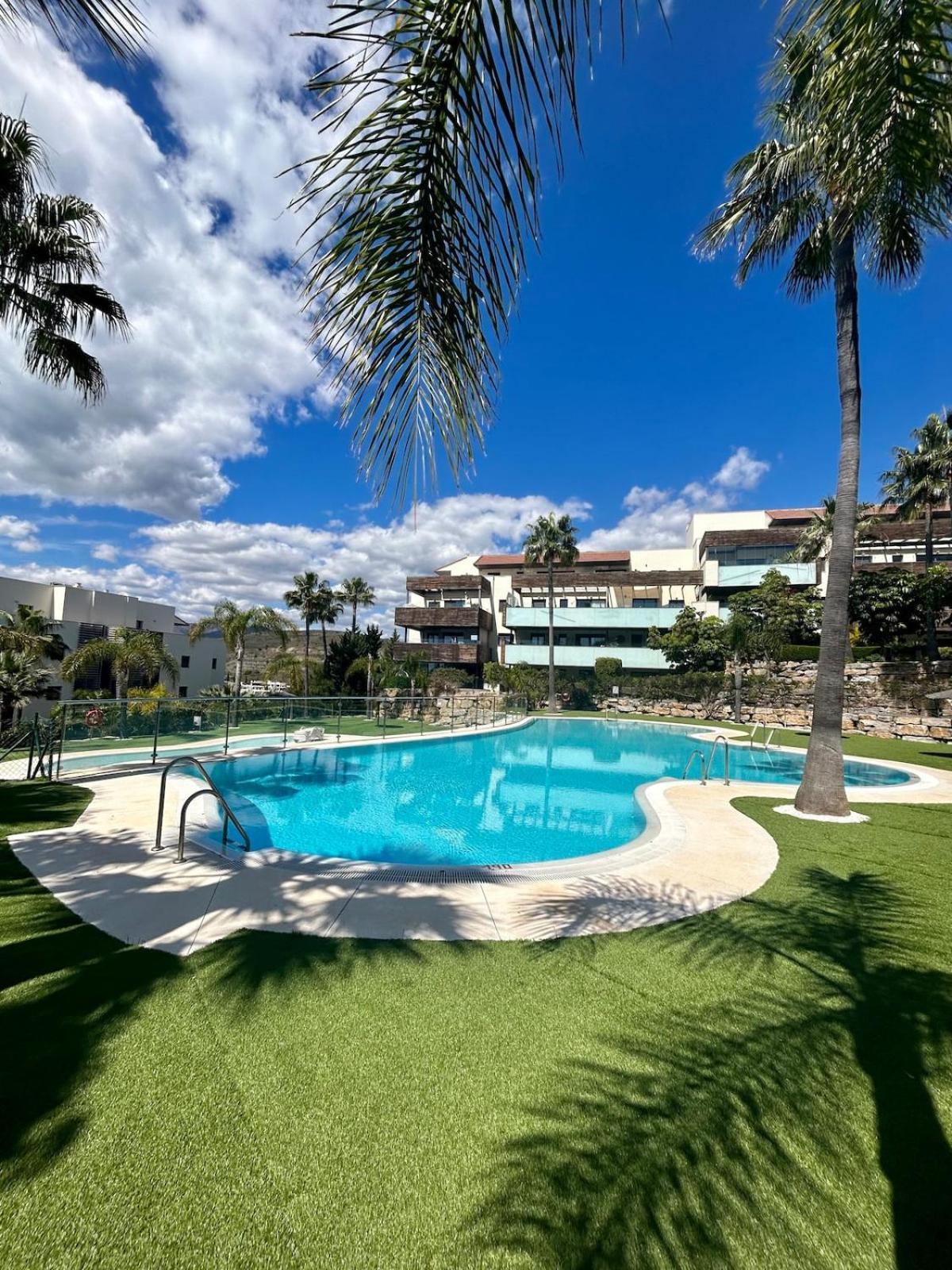 Apartment 2br Luxe In Marbella Close To Beaches *