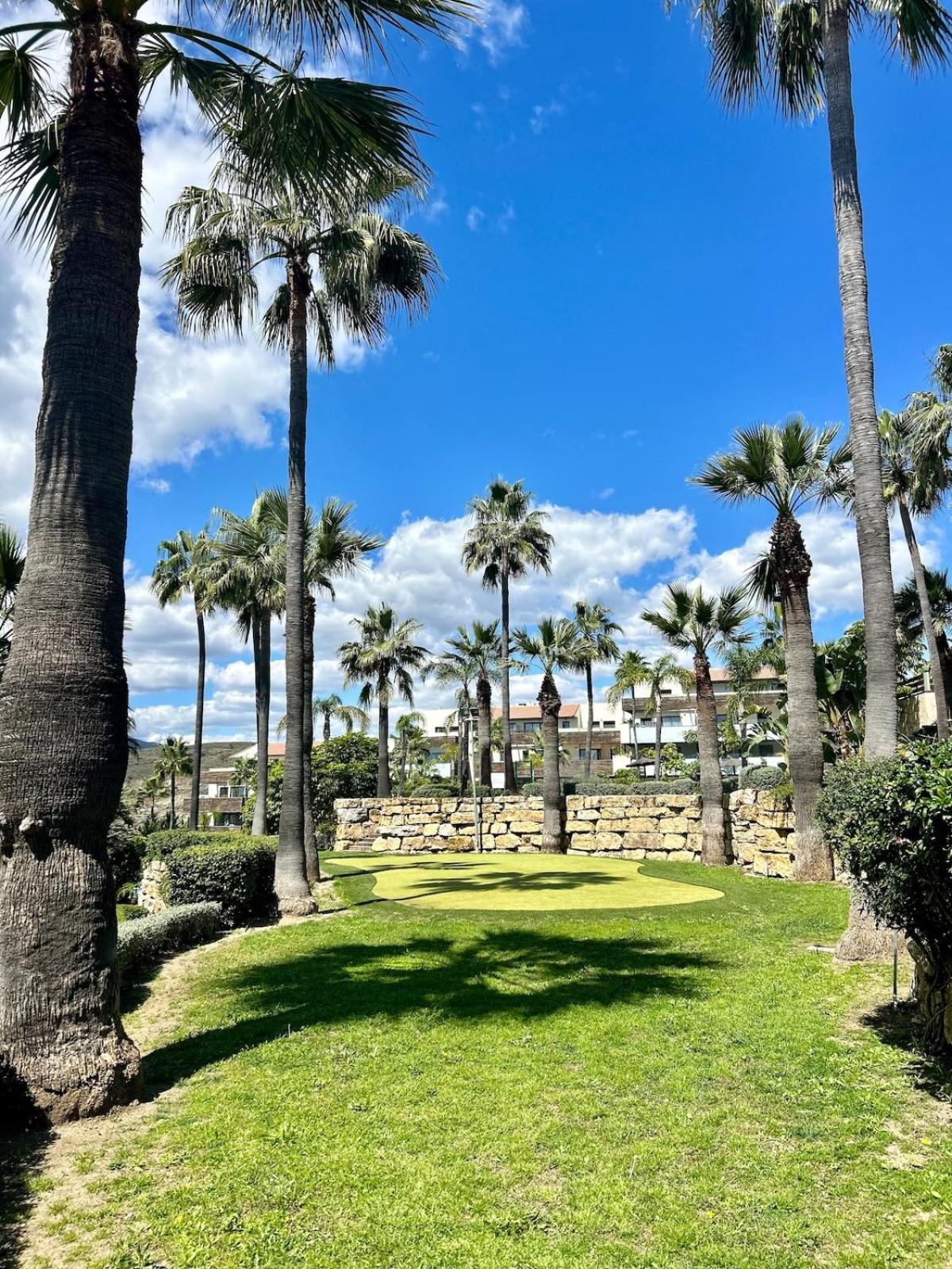 Apartment 2br Luxe In Marbella Close To Beaches *