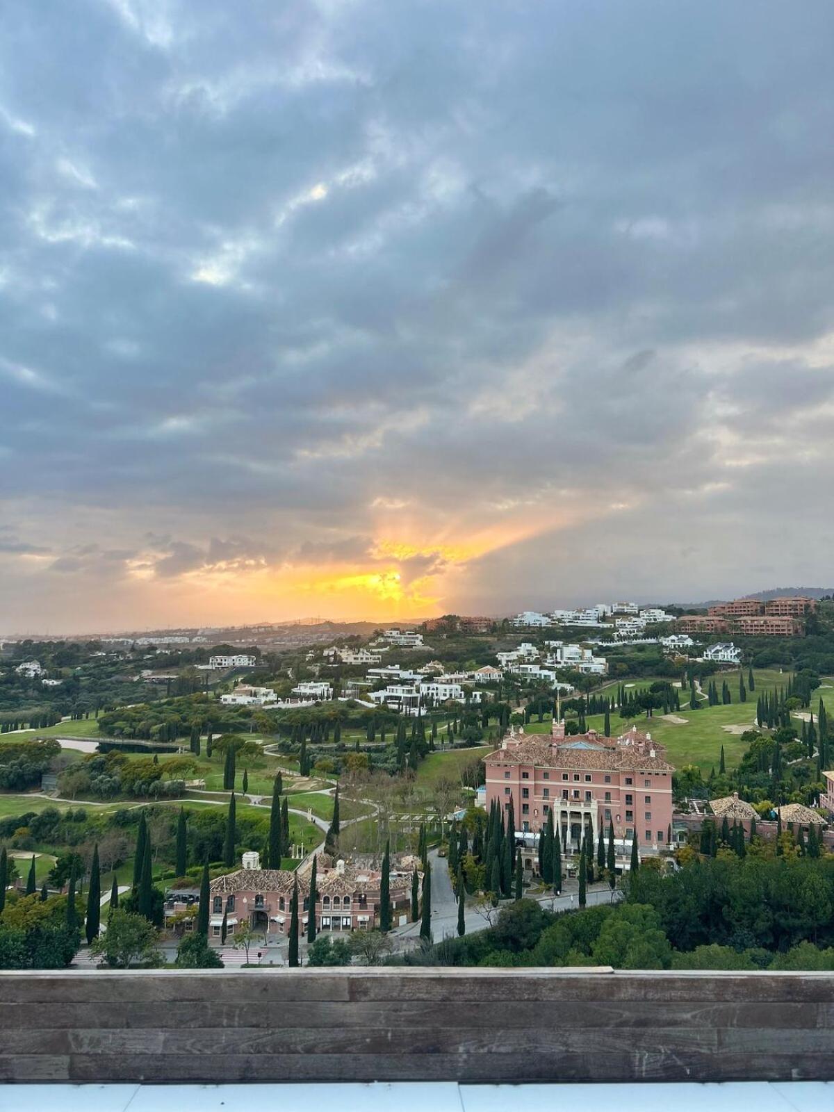Apartment 2br Luxe In Marbella Close To Beaches *