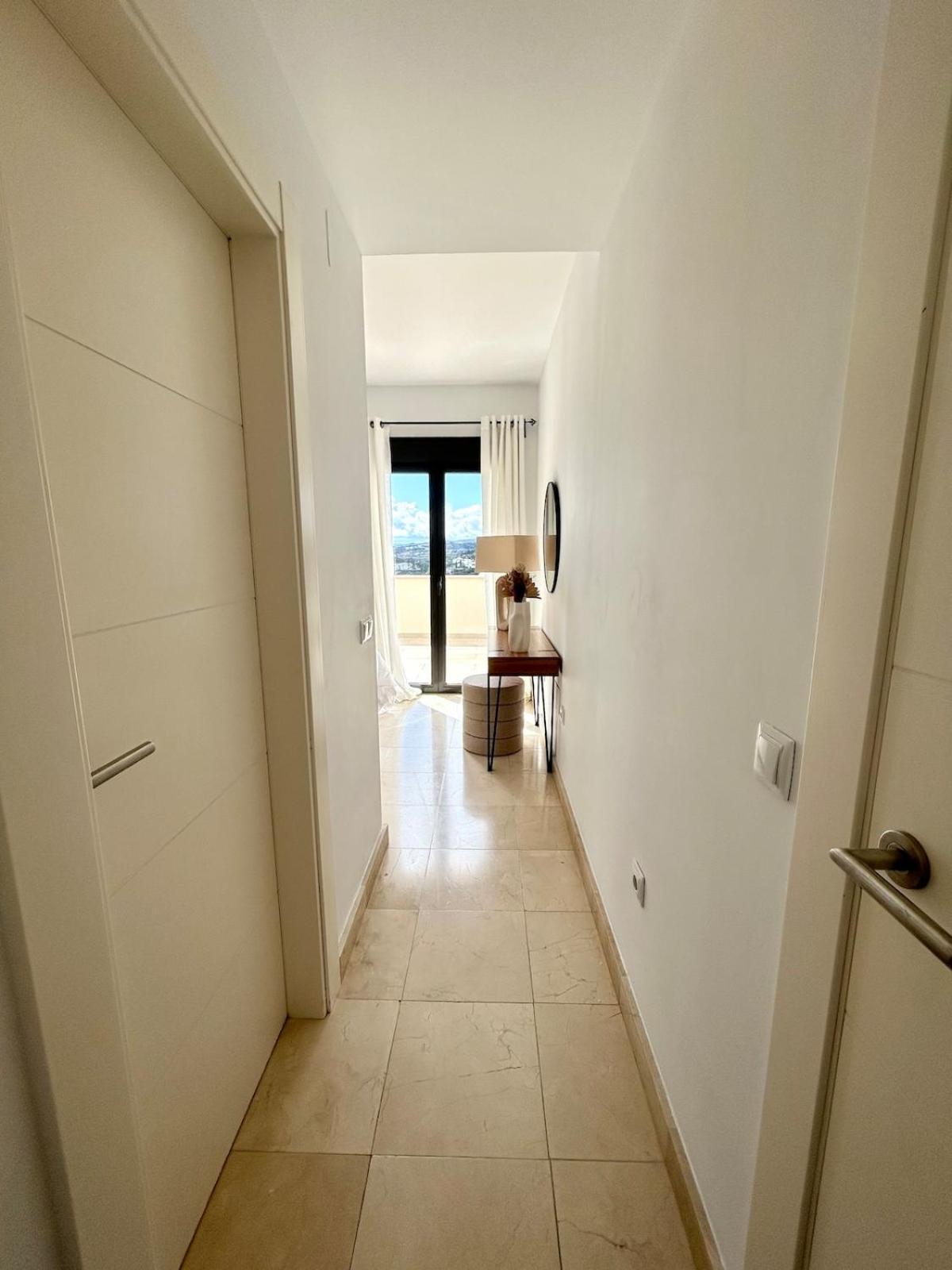 Apartment 2br Luxe In Marbella Close To Beaches *