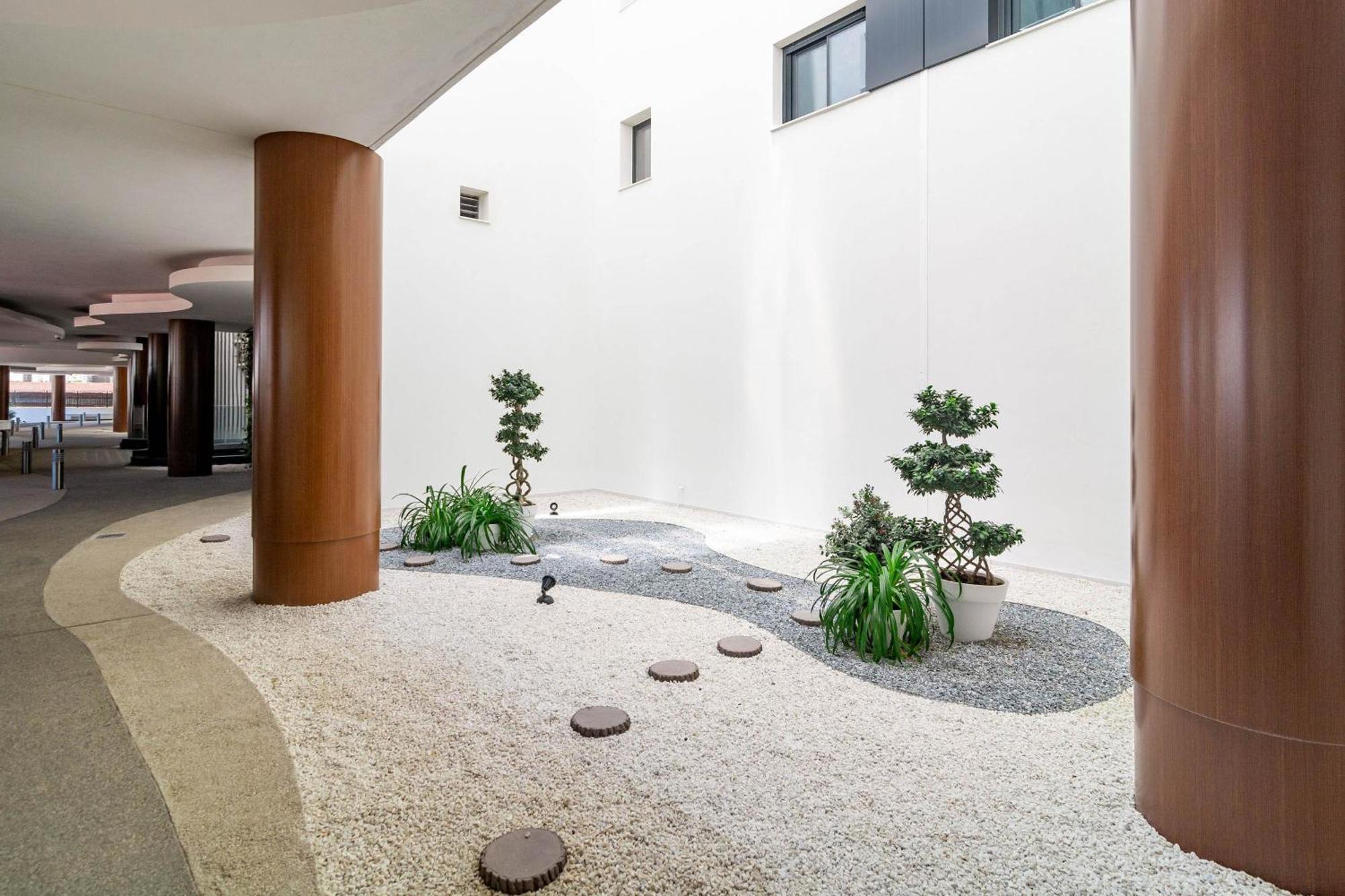 Inf42p - Modern Near The *