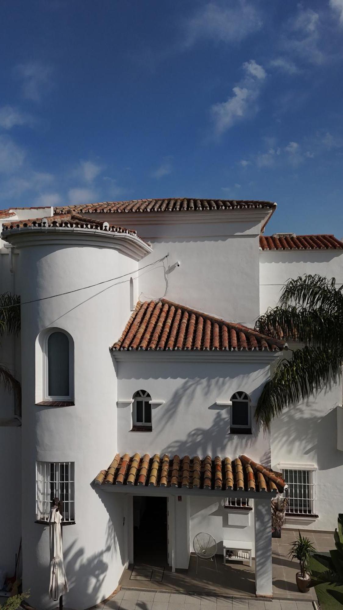 Atalaya: Luxury Marbella Retreat Near Golf And Estepona