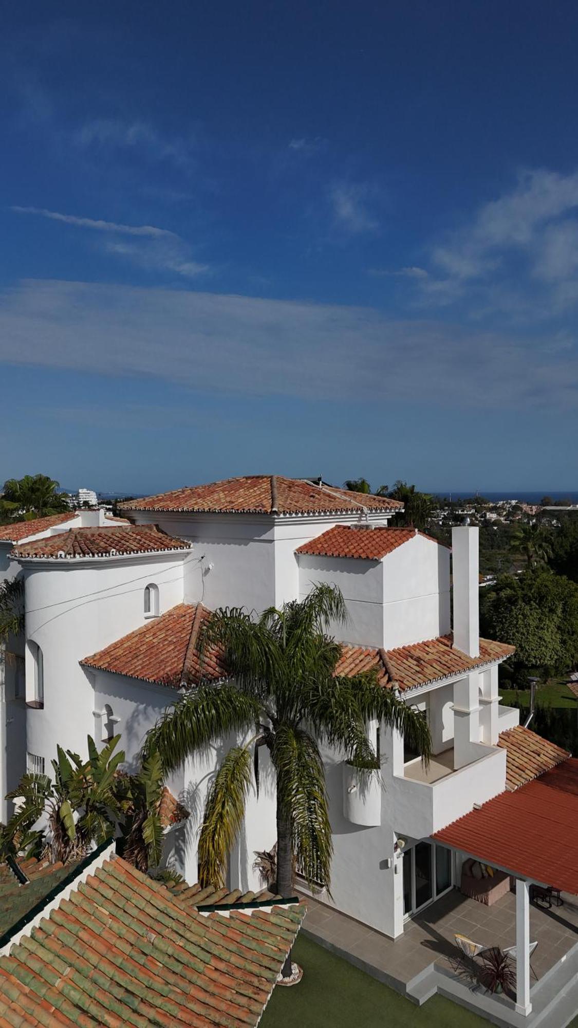 Atalaya: Luxury Marbella Retreat Near Golf And