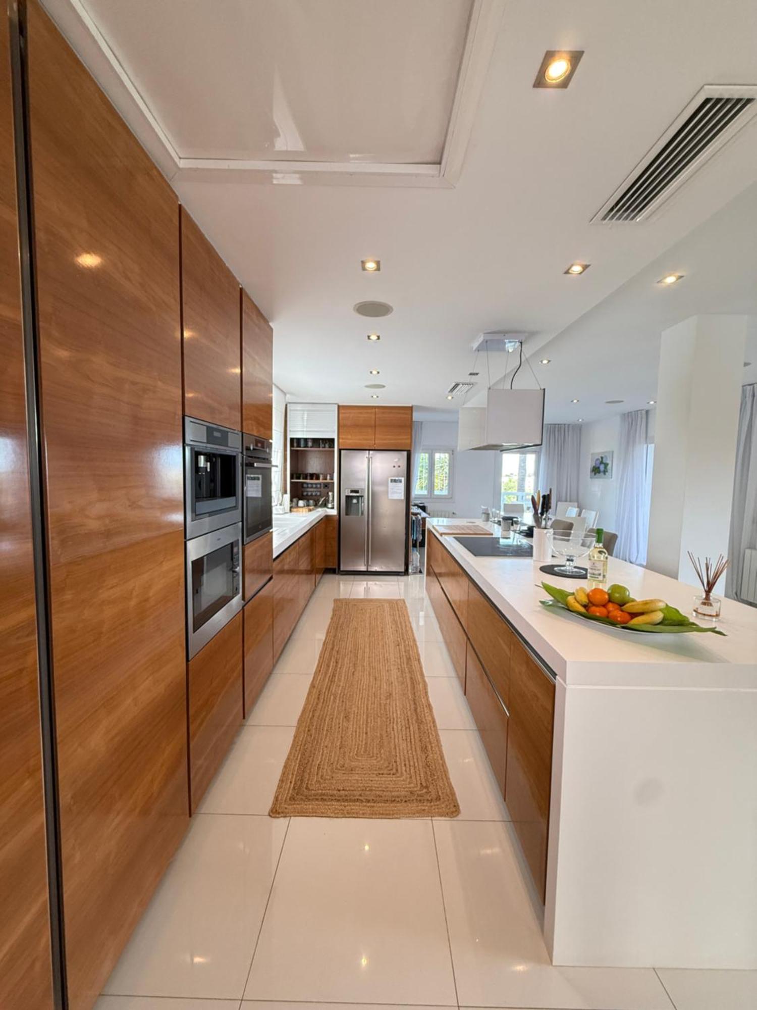 Villa Atalaya: Luxury Marbella Retreat Near Golf And *