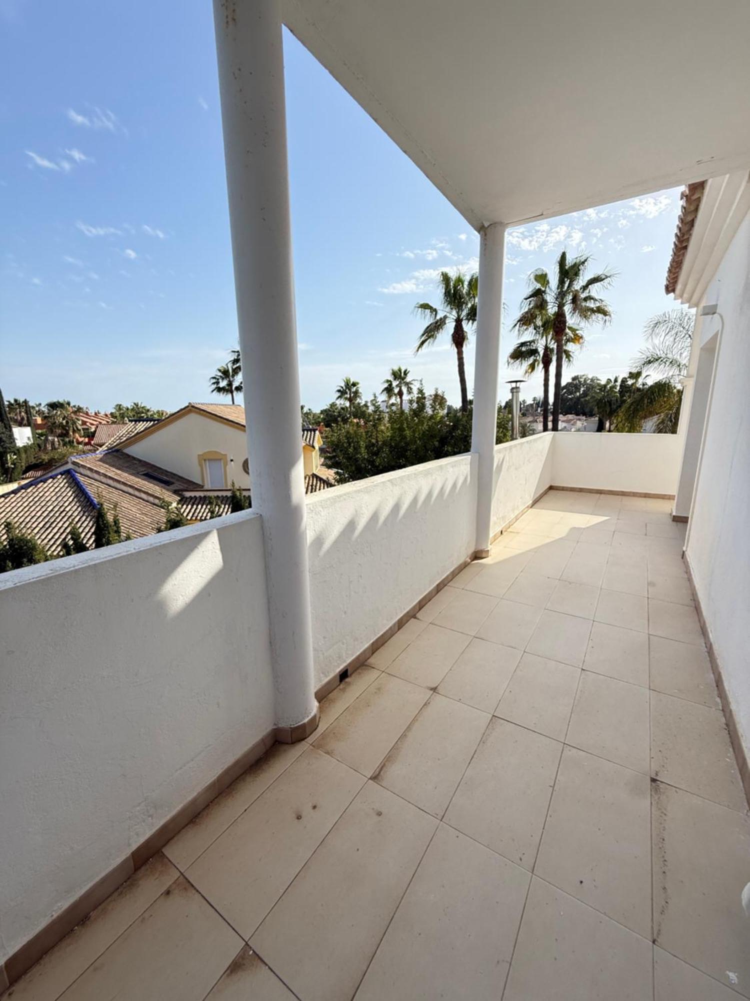 Villa Atalaya: Luxury Marbella Retreat Near Golf And *