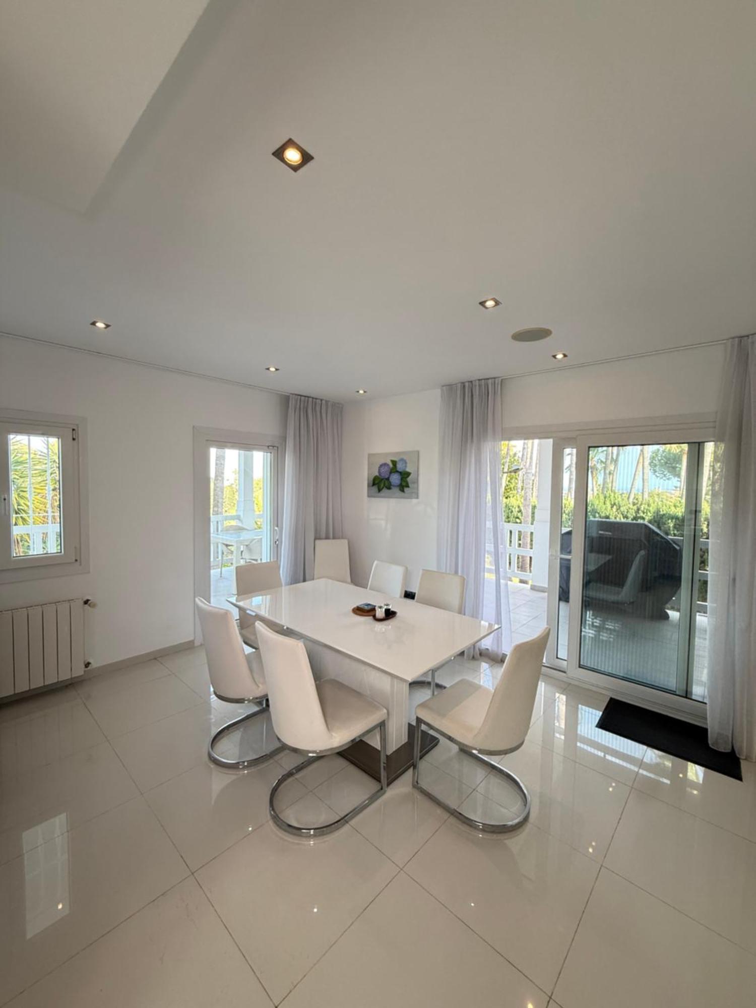 Villa Atalaya: Luxury Marbella Retreat Near Golf And *