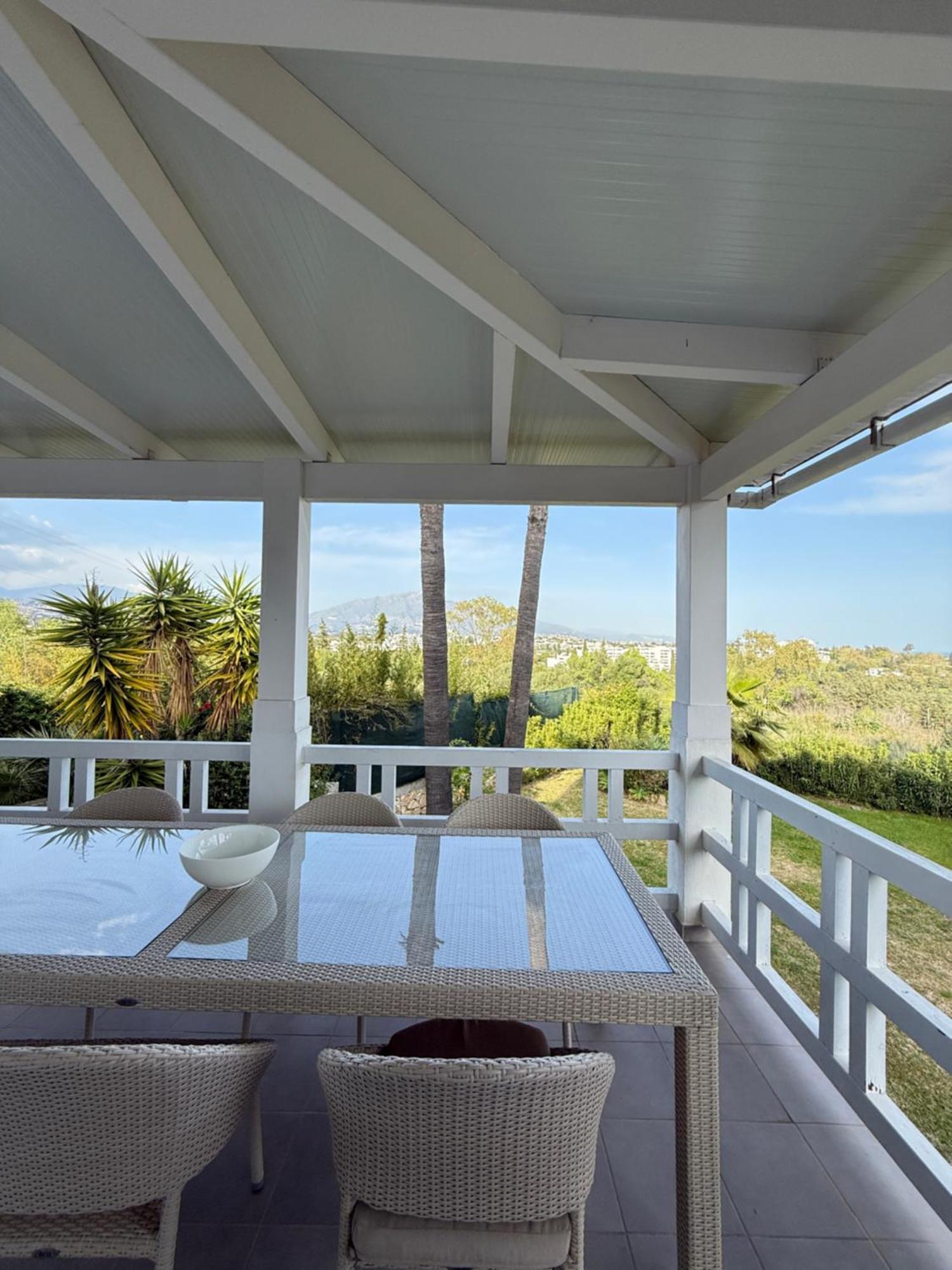 Atalaya: Luxury Marbella Retreat Near Golf And Villa Estepona