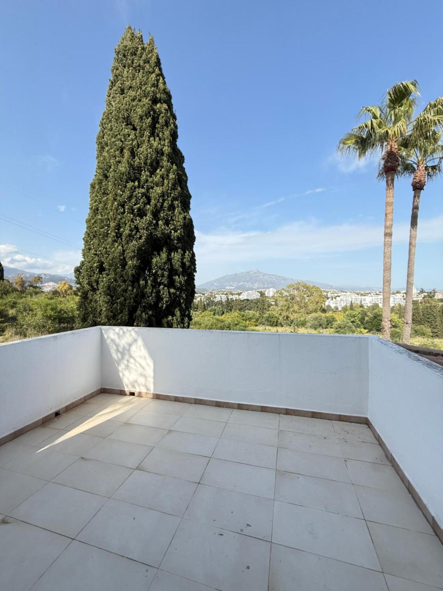 Villa Atalaya: Luxury Marbella Retreat Near Golf And Estepona