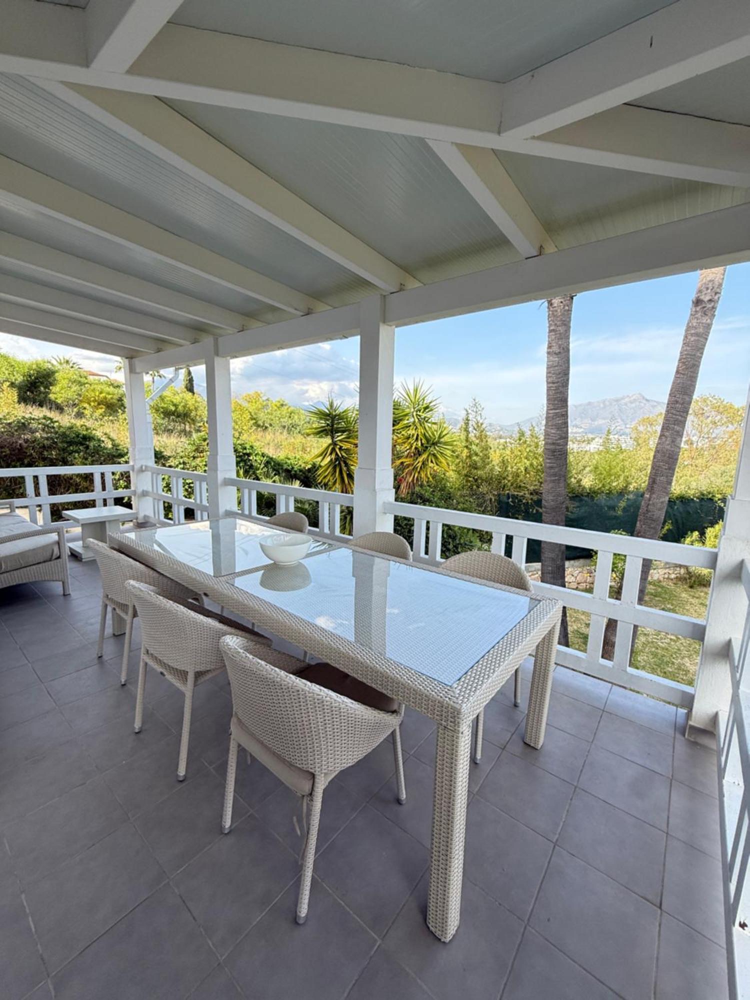Villa Atalaya: Luxury Marbella Retreat Near Golf And *