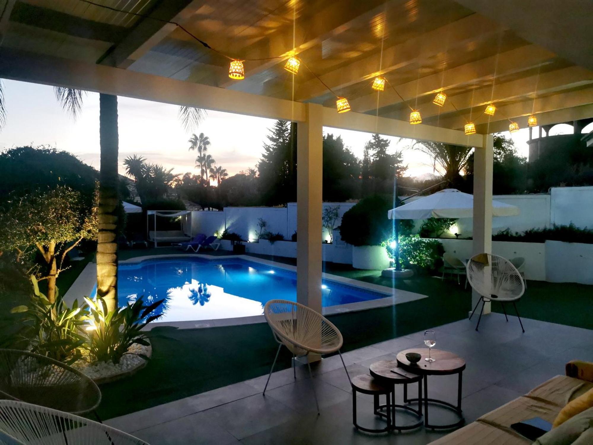 Atalaya: Luxury Marbella Retreat Near Golf And Villa *