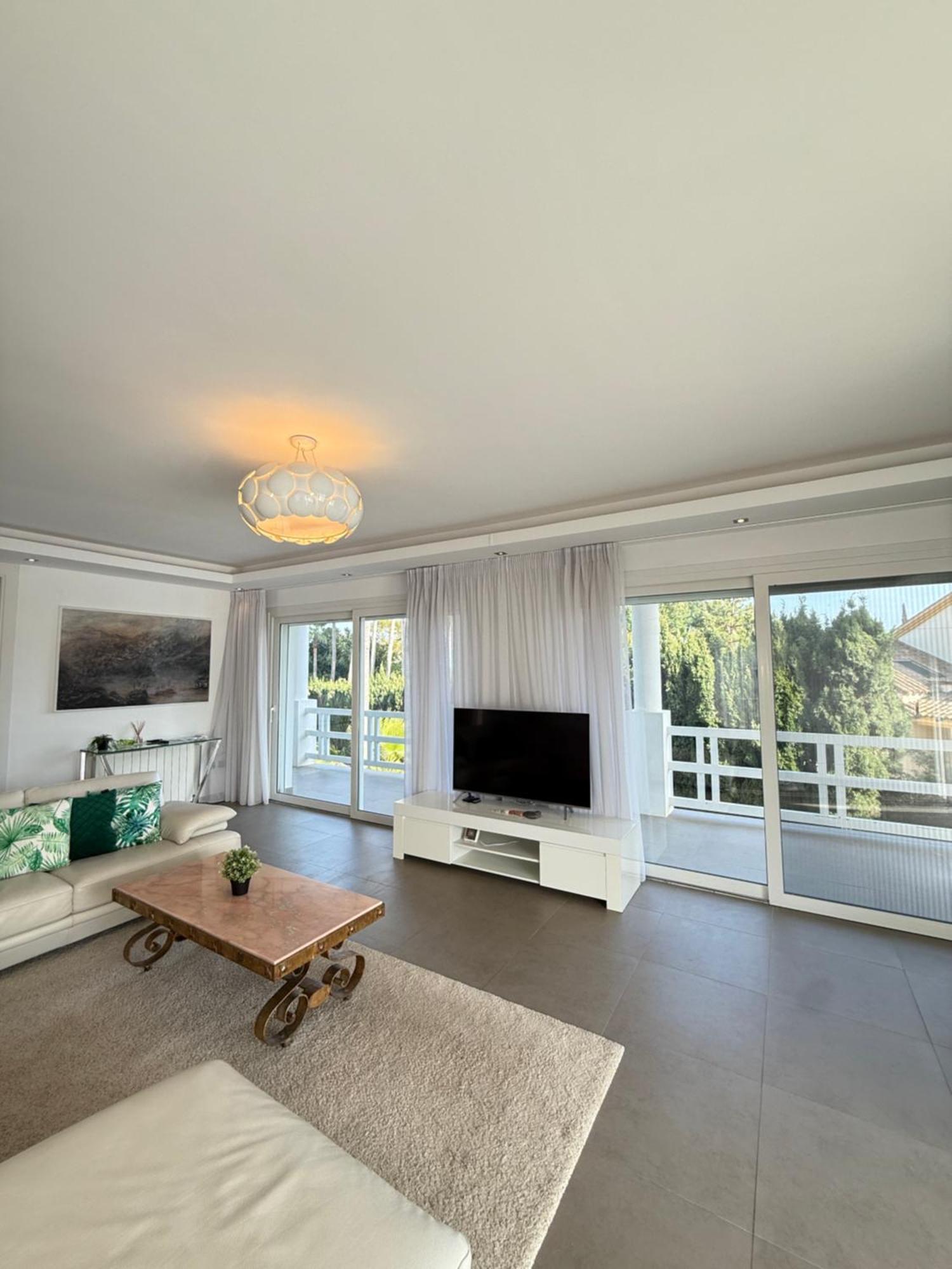 Villa Atalaya: Luxury Marbella Retreat Near Golf And *