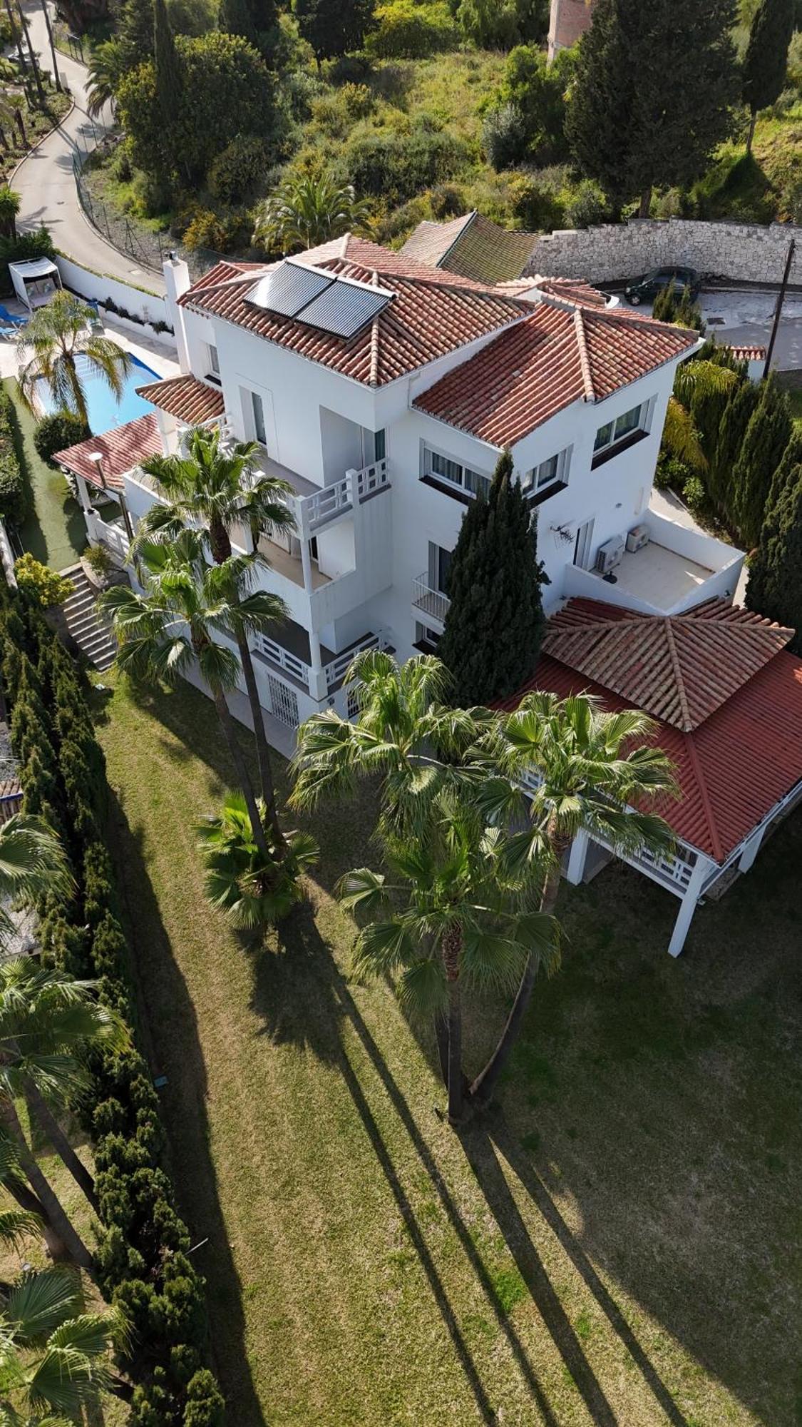 Atalaya: Luxury Marbella Retreat Near Golf And * Estepona