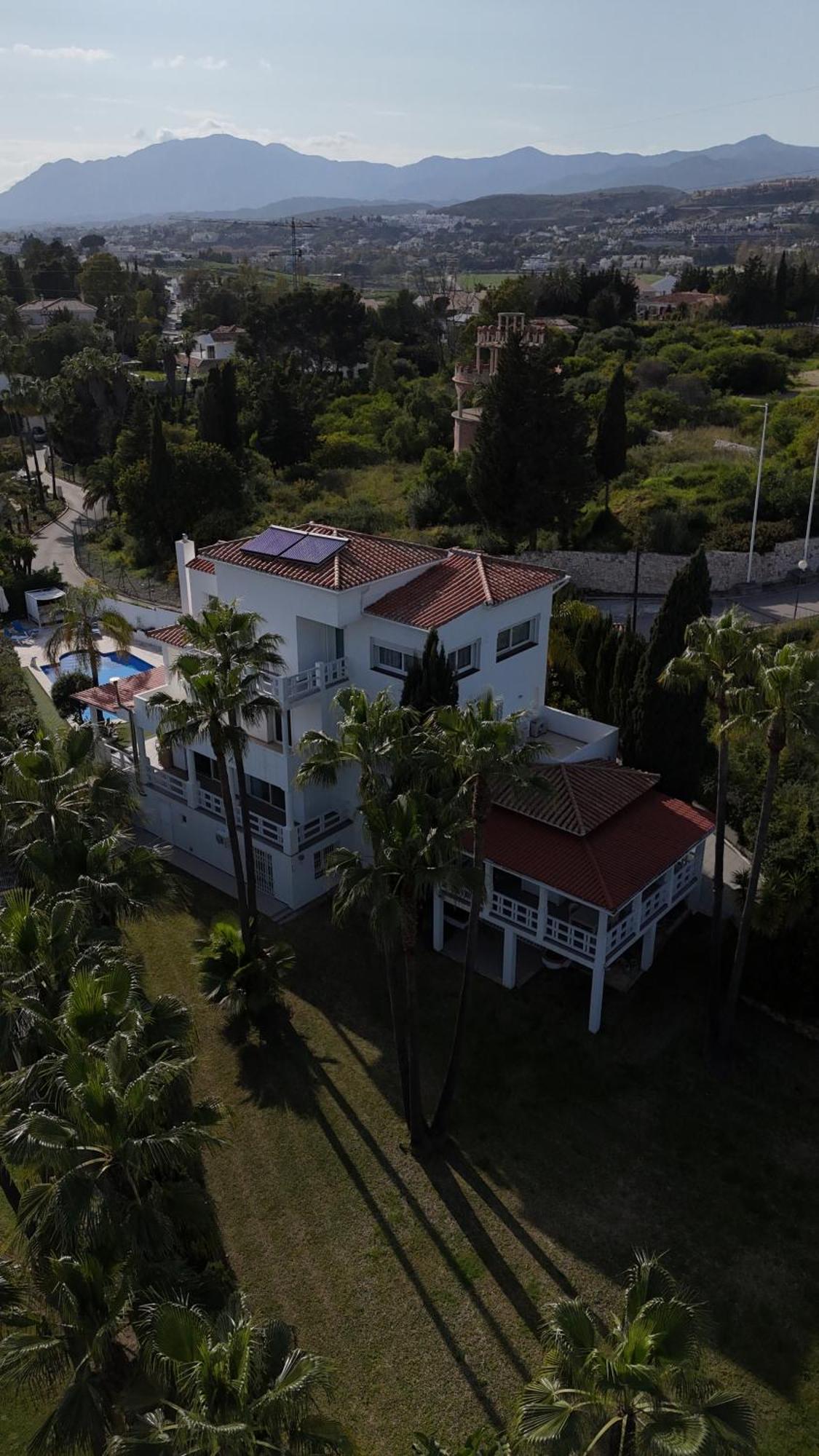 Atalaya: Luxury Marbella Retreat Near Golf And Villa