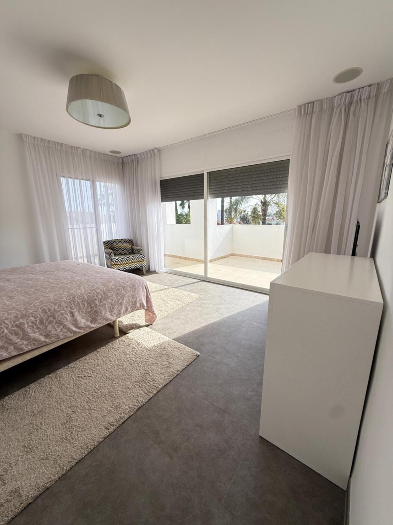 Villa Atalaya: Luxury Marbella Retreat Near Golf And *