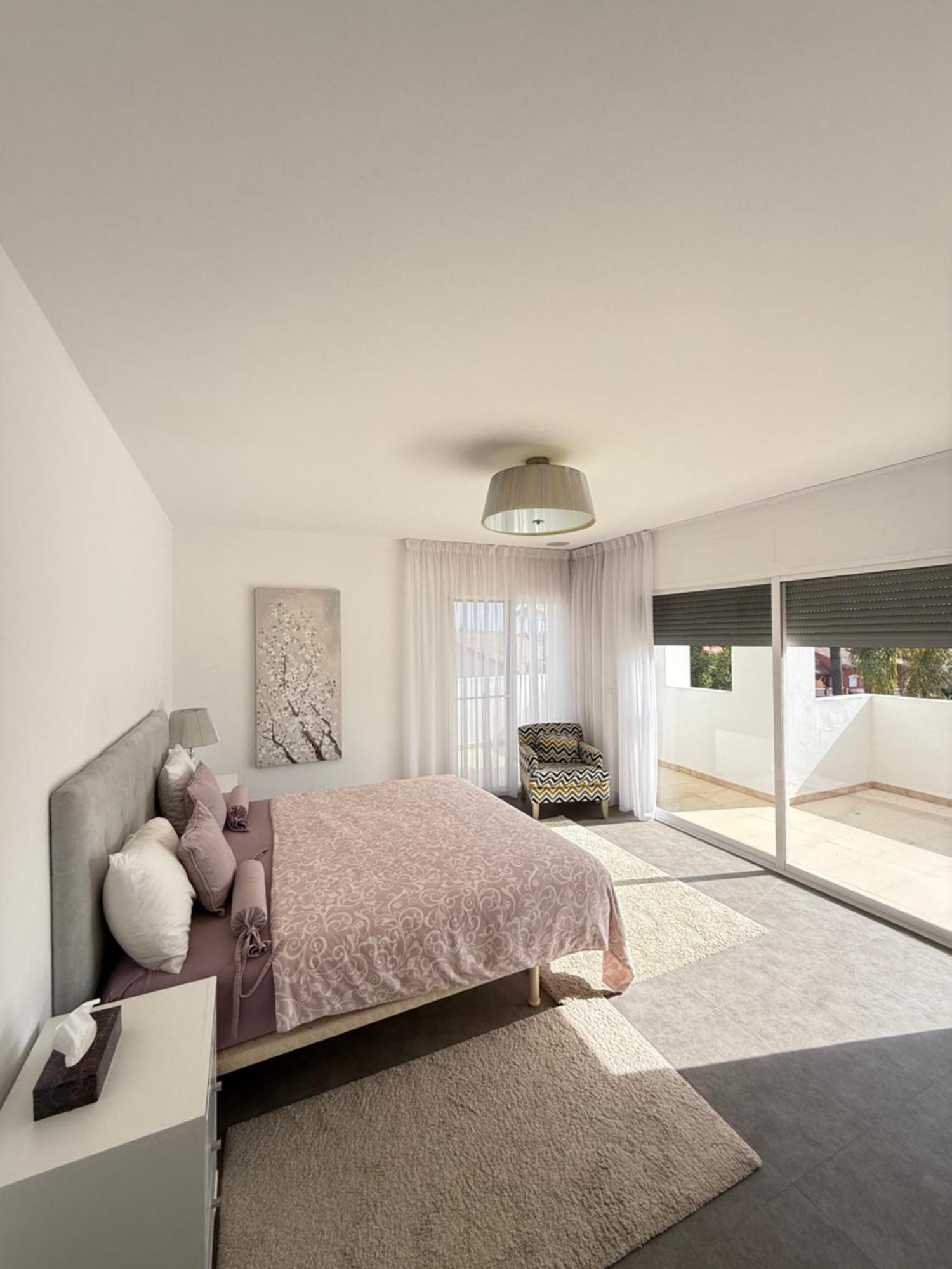 Atalaya: Luxury Marbella Retreat Near Golf And *