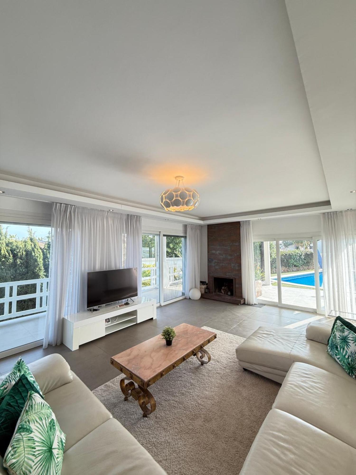 Villa Atalaya: Luxury Marbella Retreat Near Golf And *