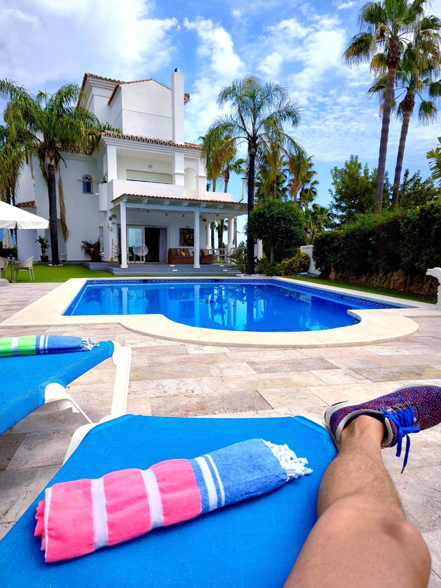 Atalaya: Luxury Marbella Retreat Near Golf And Villa Estepona