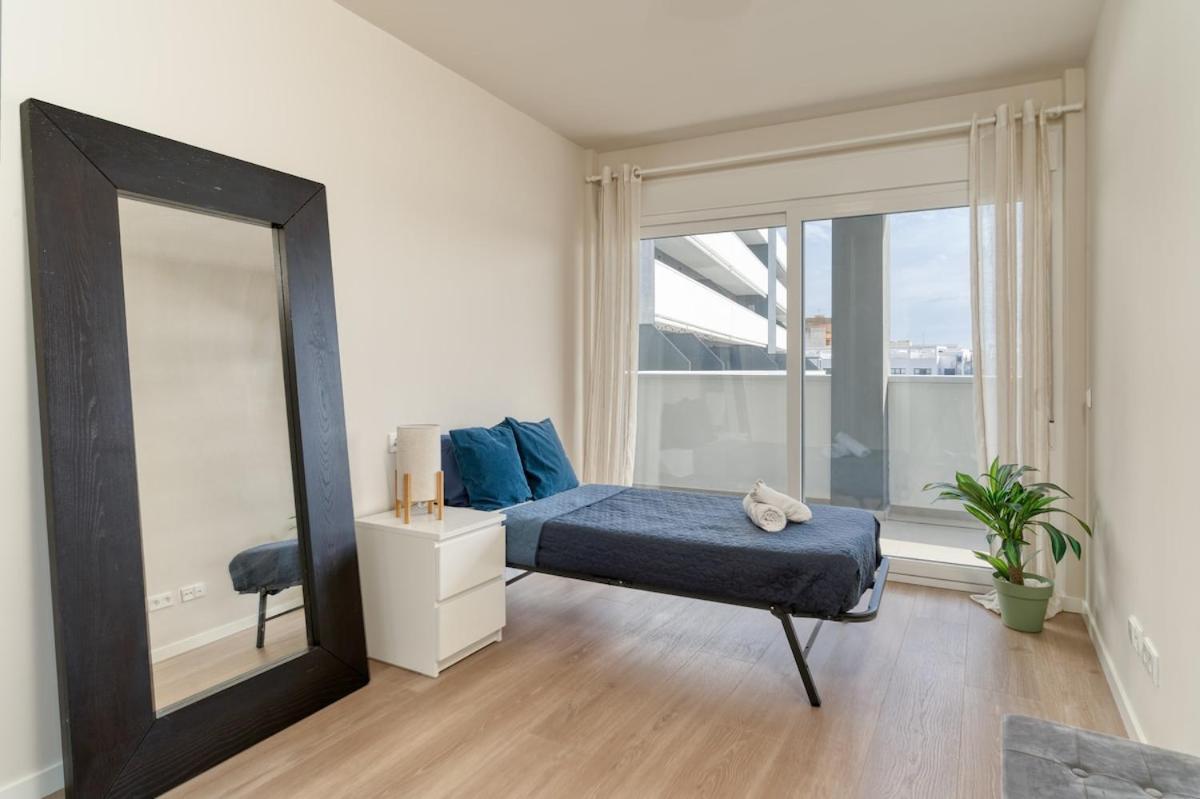 Modern With Terrace Apartment *