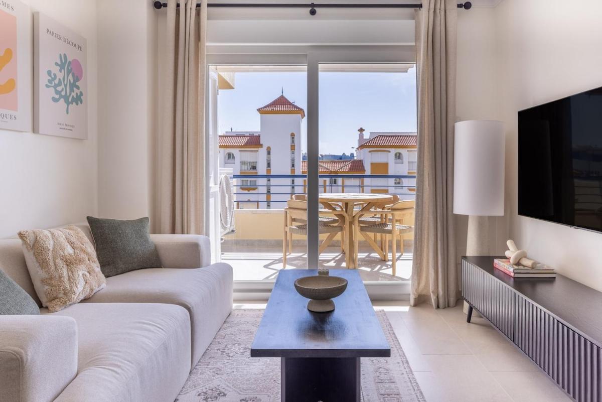 Ar20 Stunning Two-bed With Sea Views Apartment *