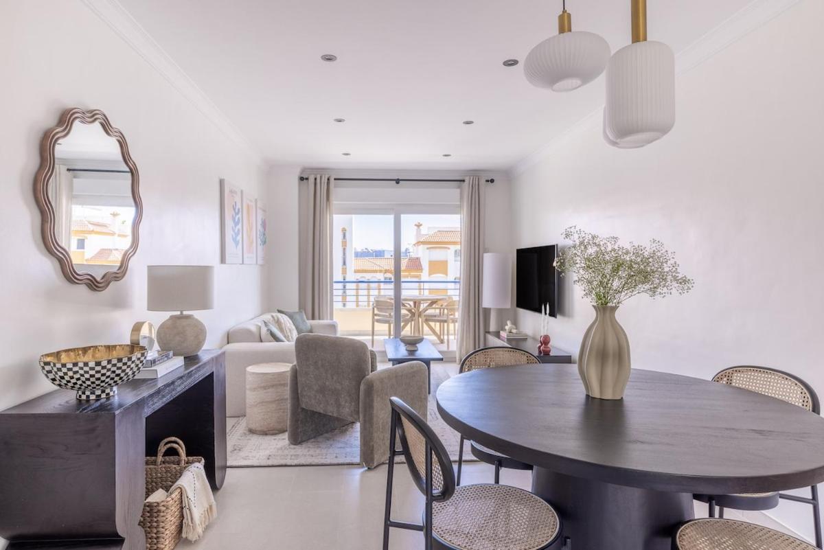 Apartment Ar20 Stunning Two-bed With Sea Views *