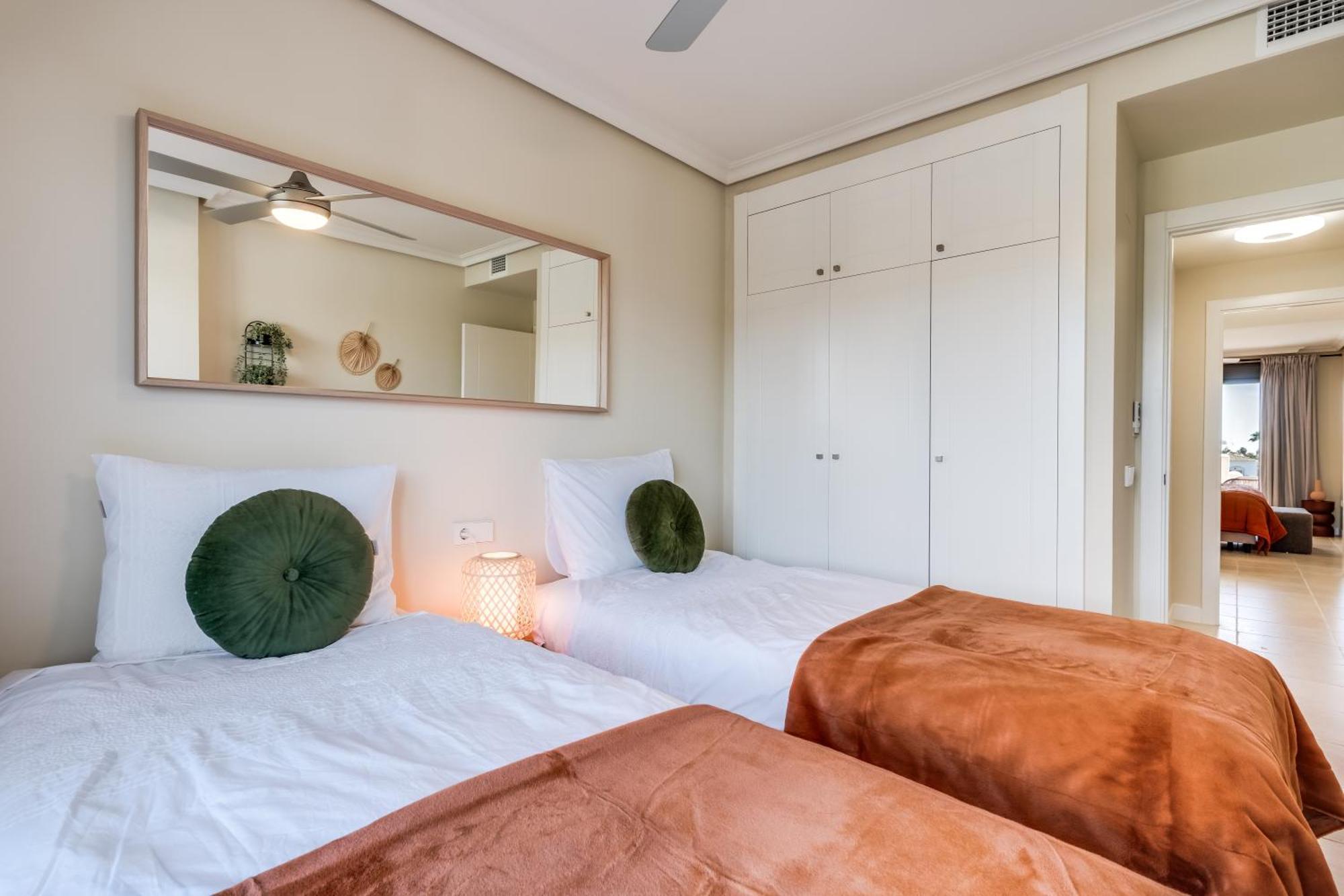 Luxury With Spacious Private Garden & Seaview Estepona