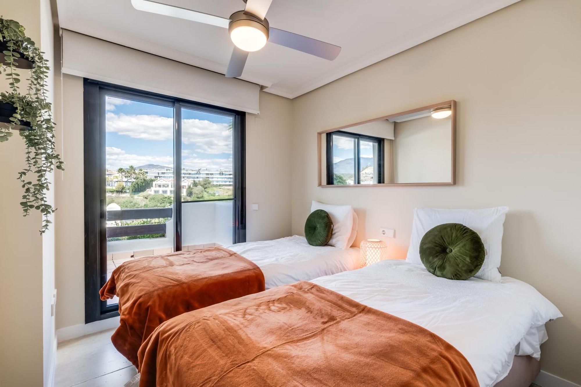 Luxury Sunset Golf With Spacious Private Garden & Seaview