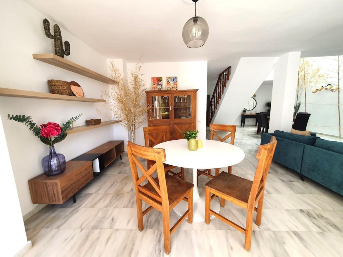 Gran Casa Luminosa Con Jardin Privado * Estepona