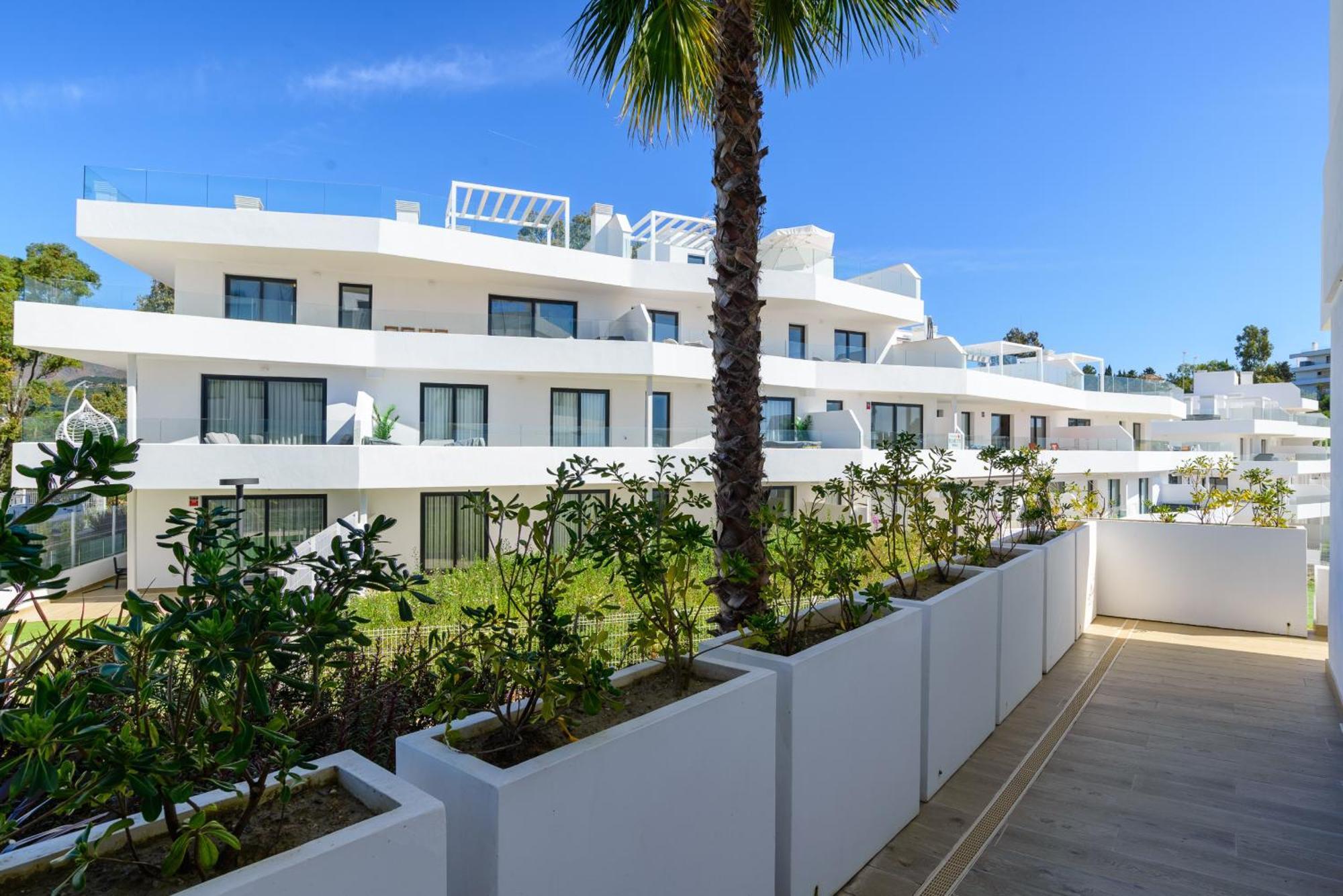 One-80 2440 Estepona