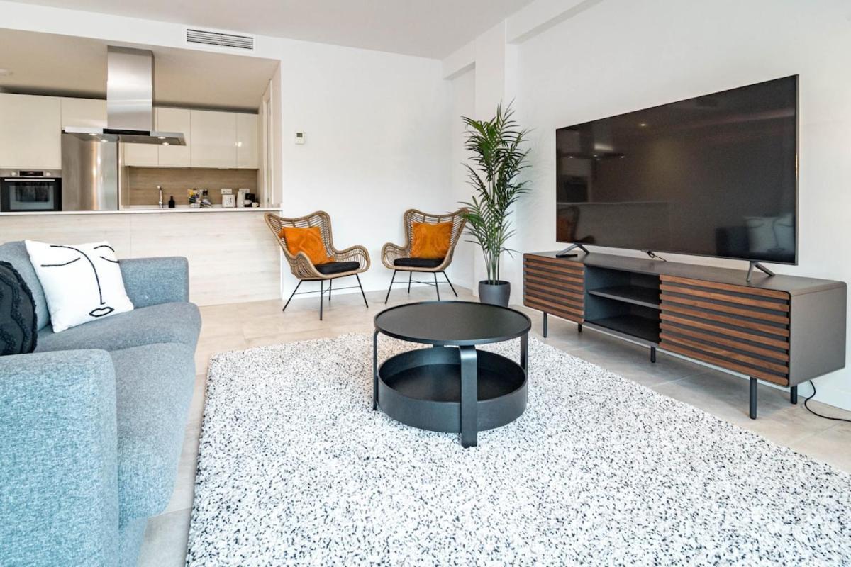 Apartment Bright 2-bedroom With A Terrace And Pool *