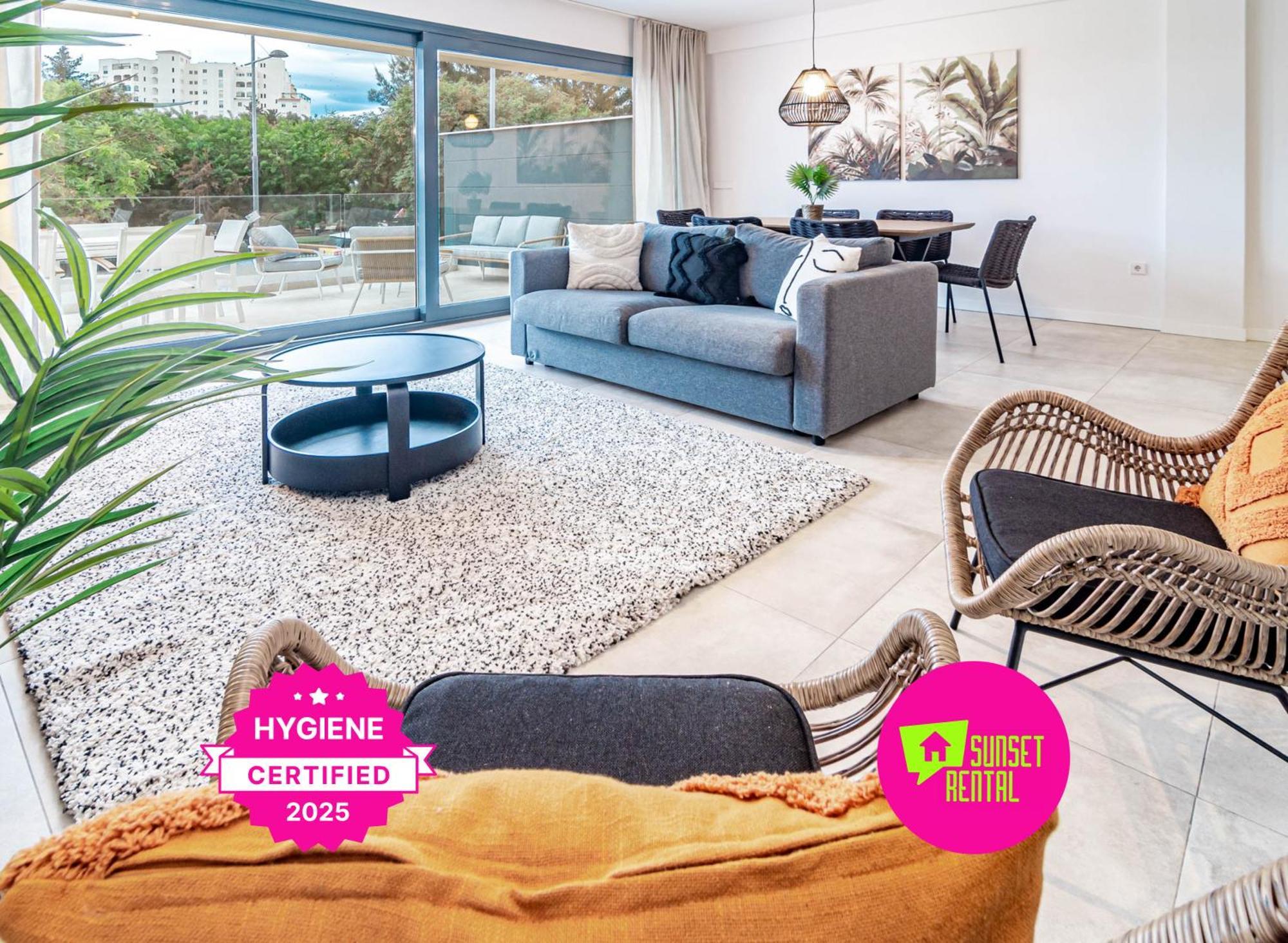 Bright 2-bedroom With A Terrace And Pool *