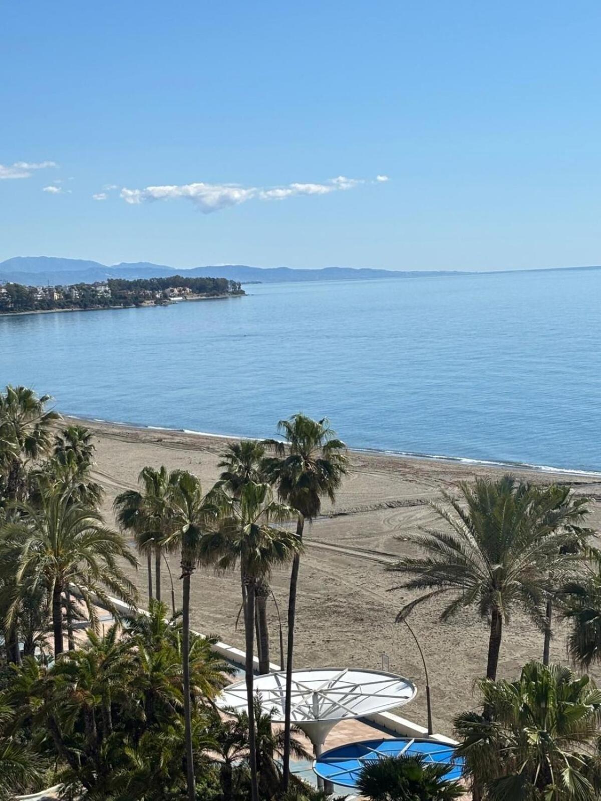 Paseo Maritimo Primera Linea De Playa
