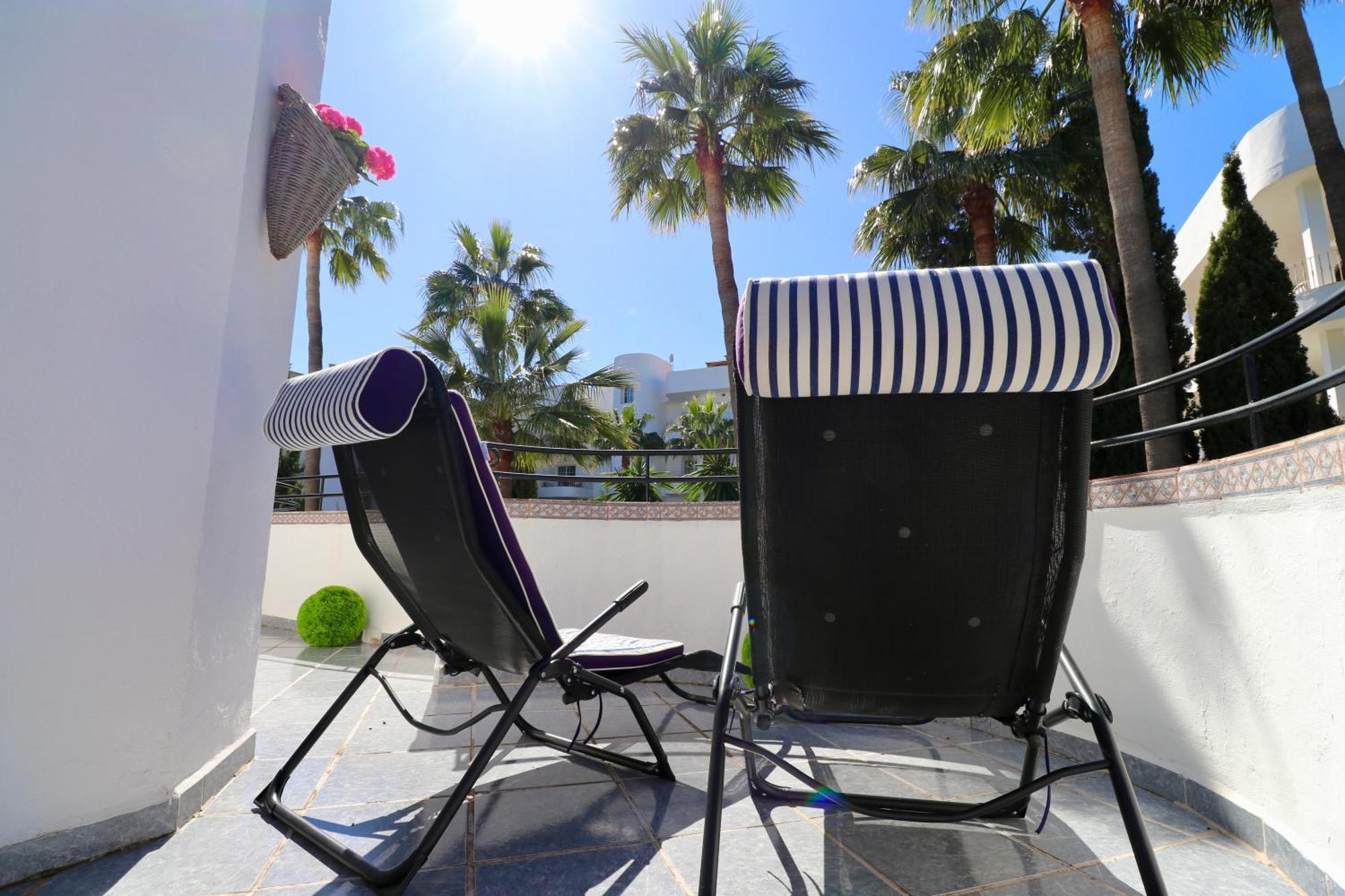 Golf Resort, Pool, Bbq, Massive Sunny Terrace With Mountain Views Apartment *