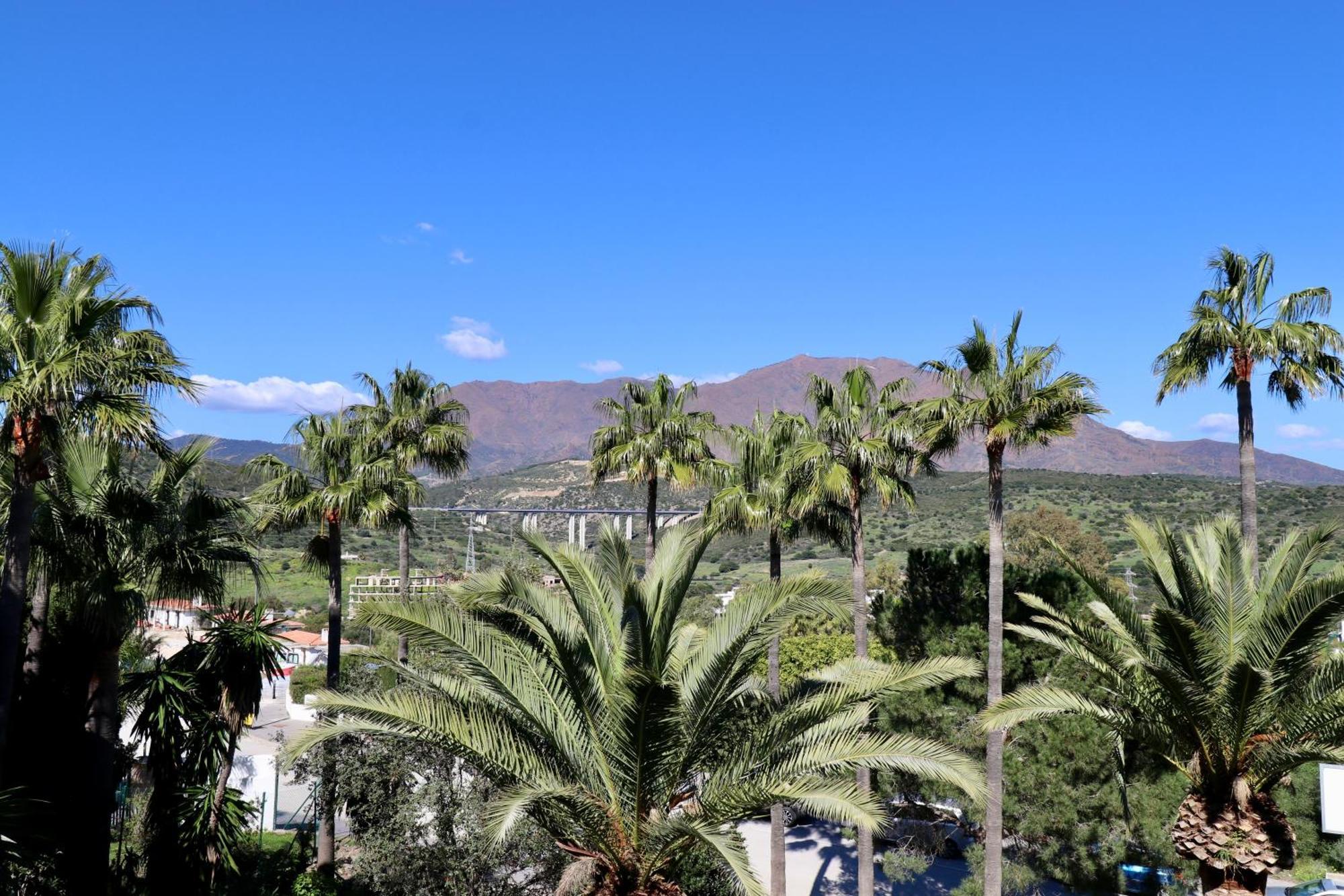 Golf Resort, Pool, Bbq, Massive Sunny Terrace With Mountain Views Apartment *