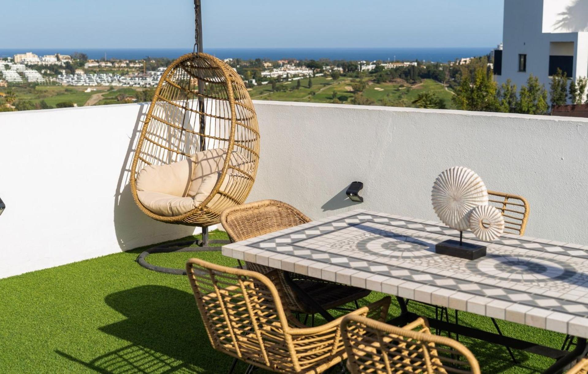 Serene Hideaway, Luxurious 2-bedroom Penthouse In The Exclusive Paraiso Pueblo Apartment *