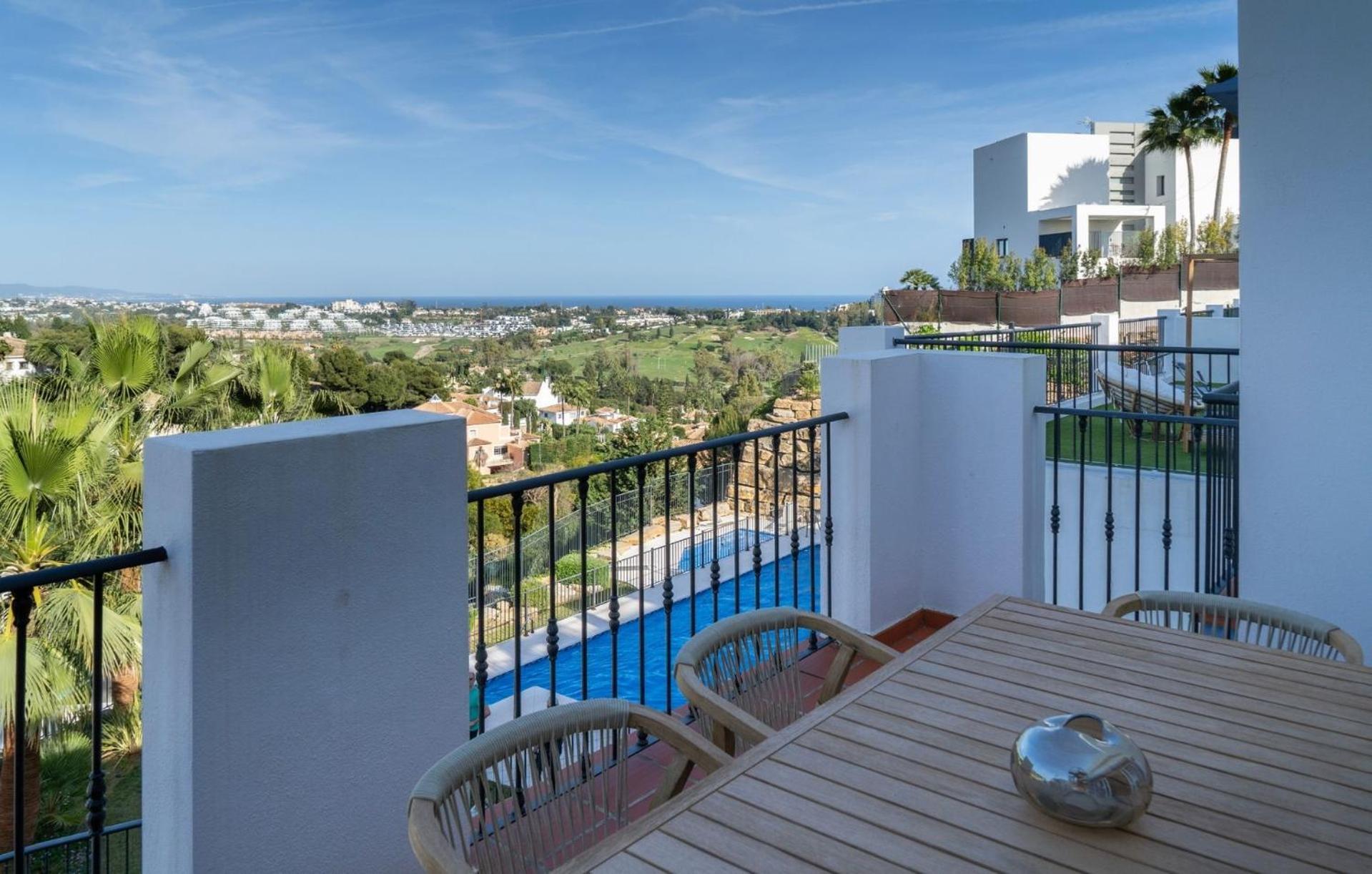 Serene Hideaway, Luxurious 2-bedroom Penthouse In The Exclusive Paraiso Pueblo Apartment *
