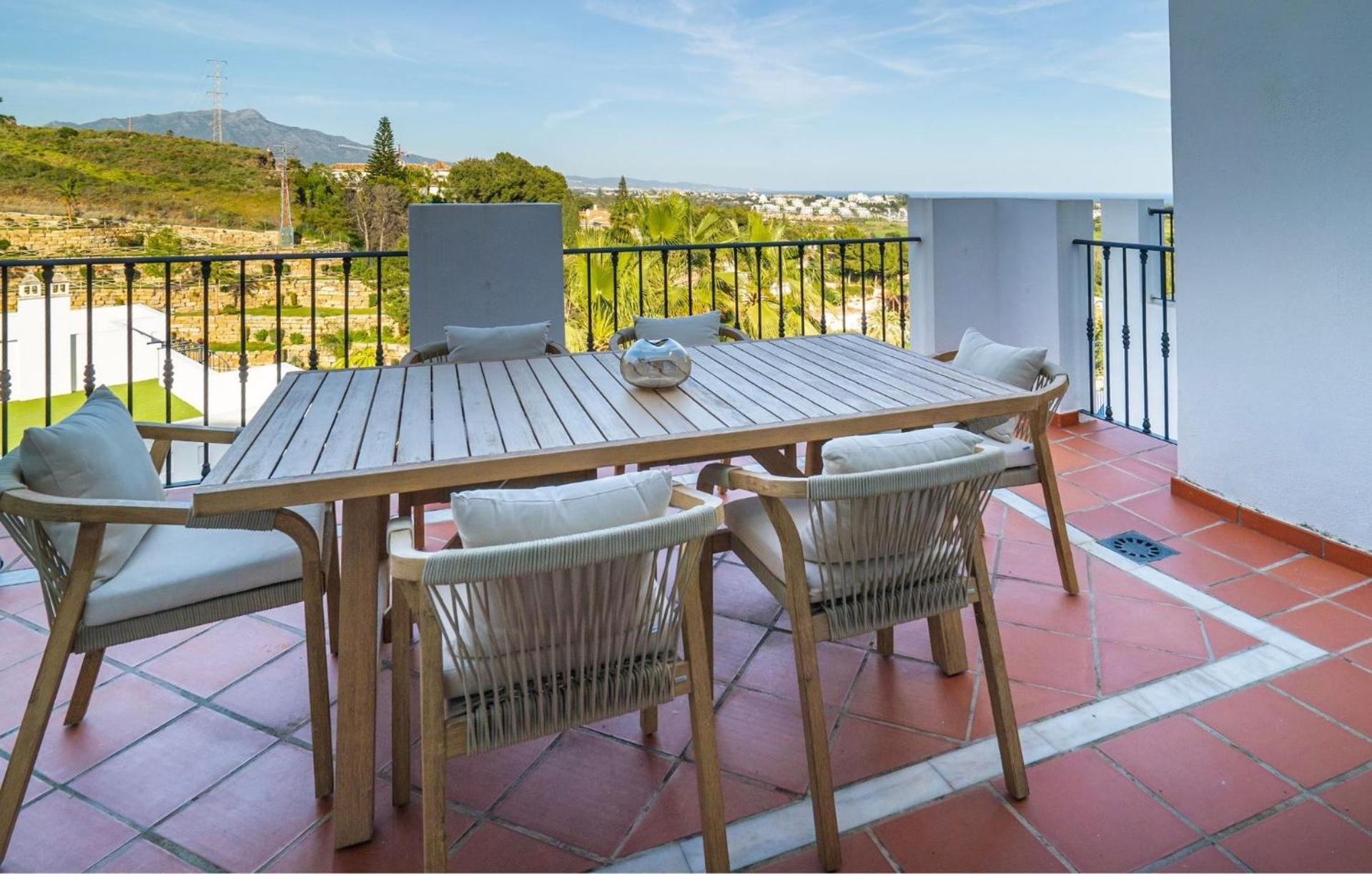 Serene Hideaway, Luxurious 2-bedroom Penthouse In The Exclusive Paraiso Pueblo Apartment