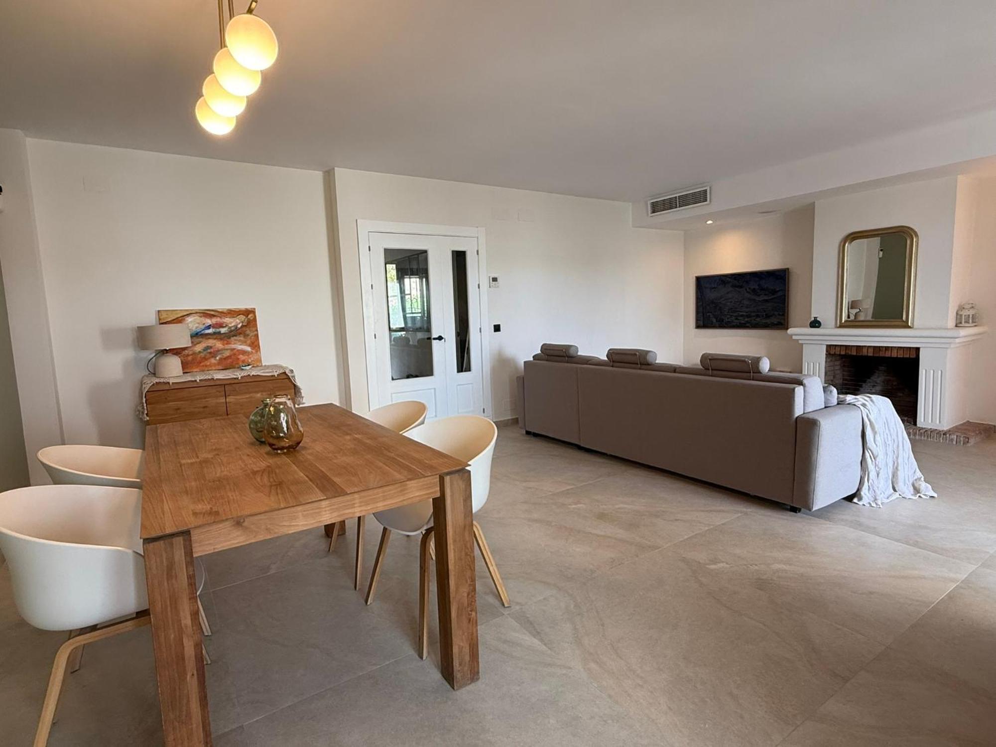 Townhouse With Garden Apartment