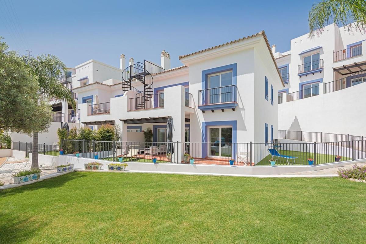 Luxury Penthouse Casa De Paraiso, Sea View, Pools, Golf Apartment Estepona