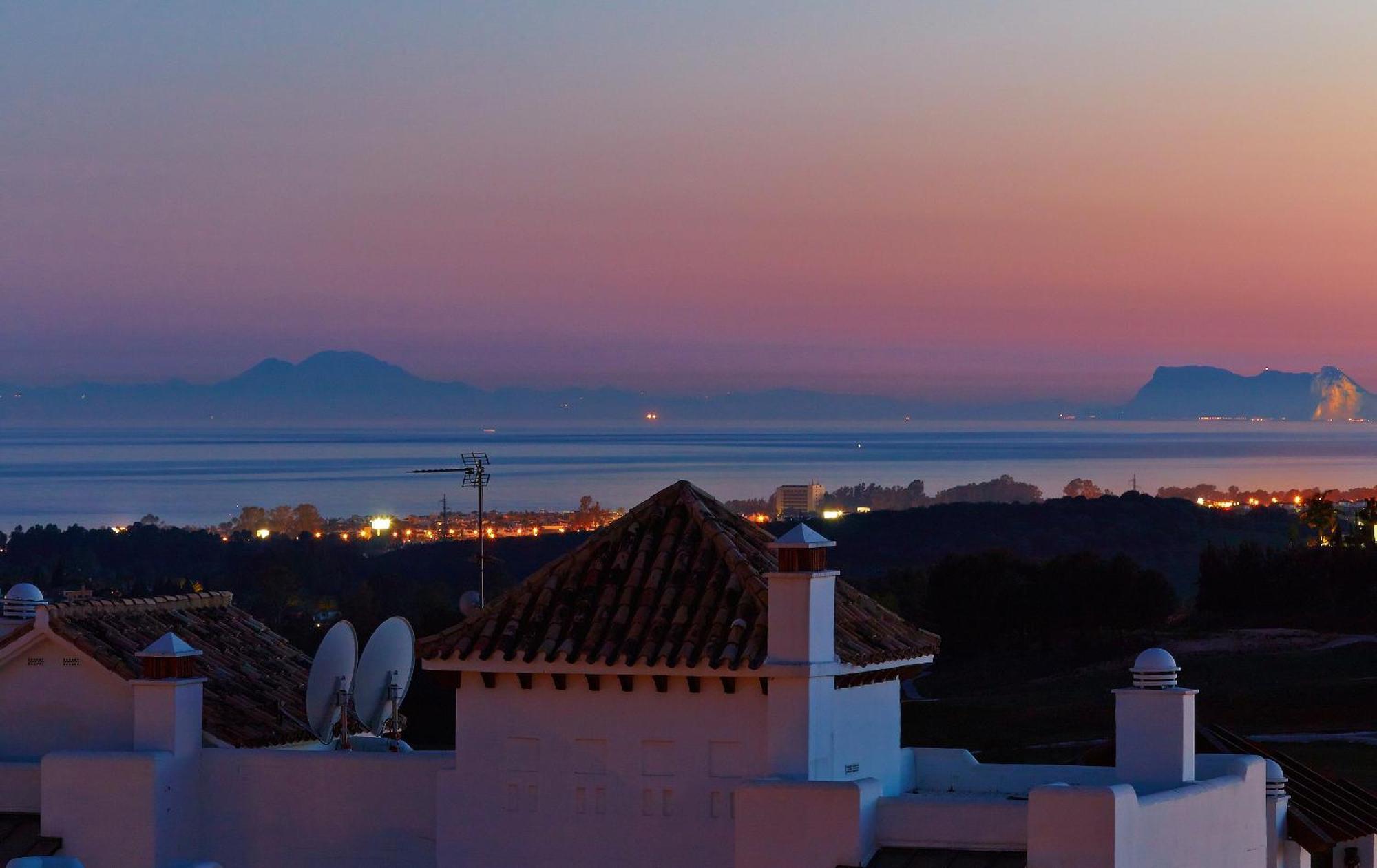 Penthouse In Benahavis With Terrace And Jacuzzi Apartment