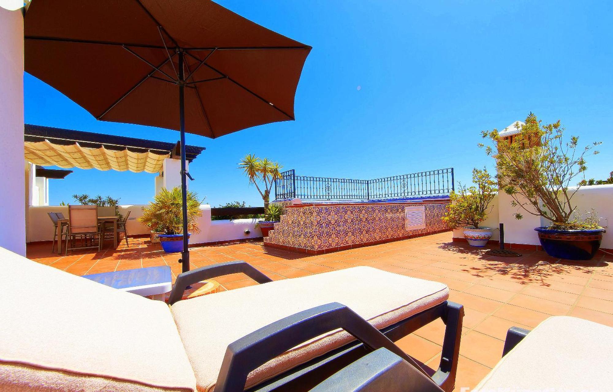 Penthouse In Benahavis With Terrace And Jacuzzi Estepona