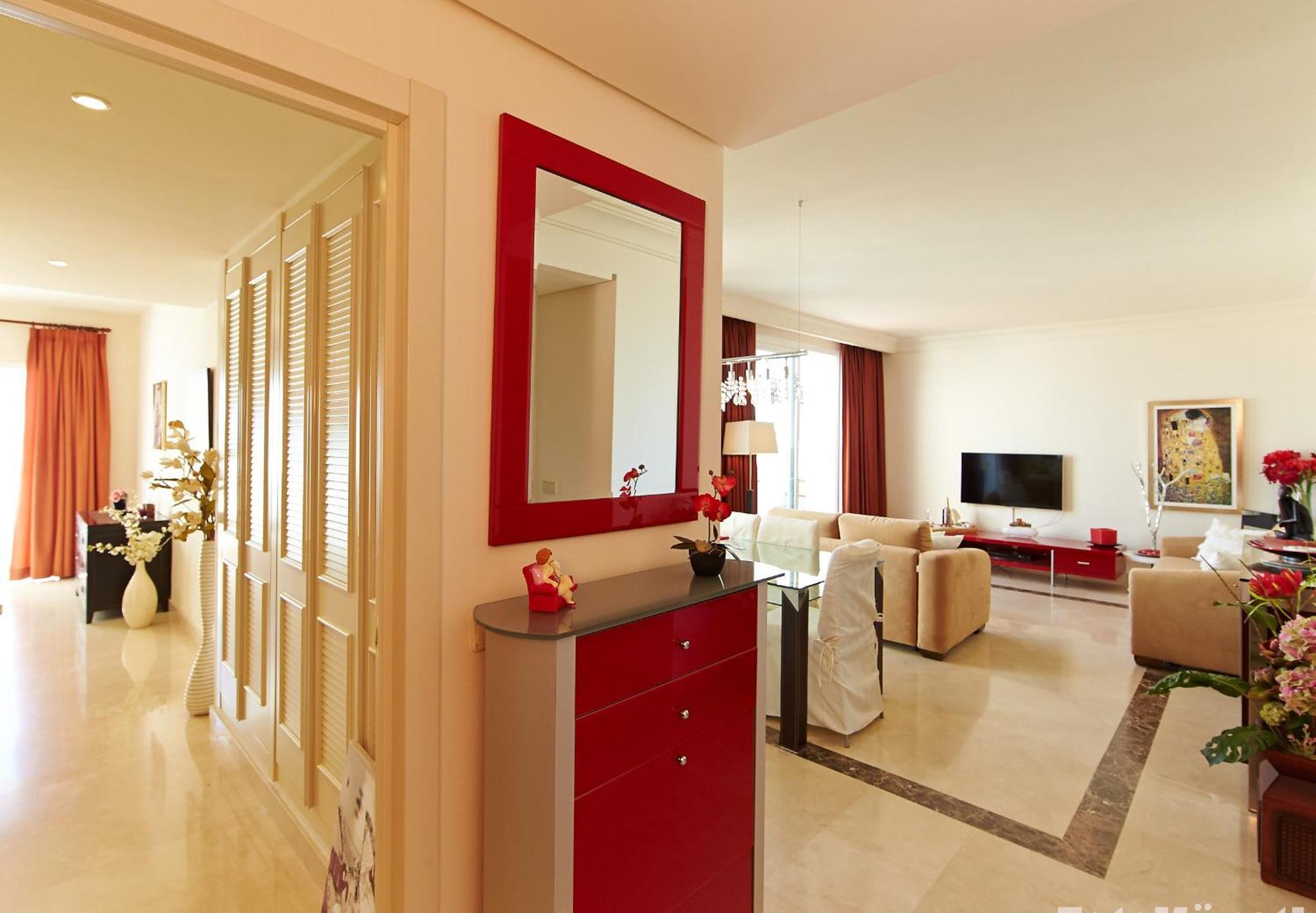Penthouse In Benahavis With Terrace And Jacuzzi Apartment