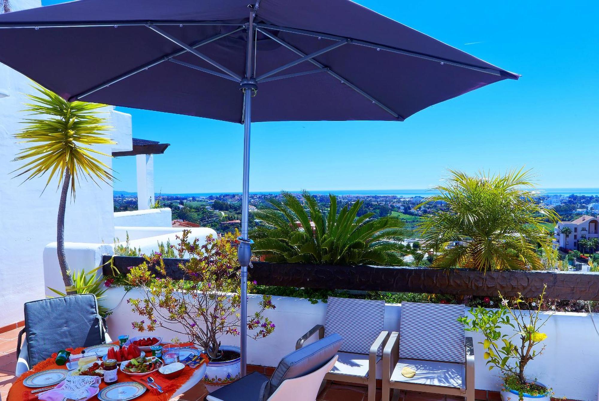 Apartment Penthouse In Benahavis With Terrace And Jacuzzi