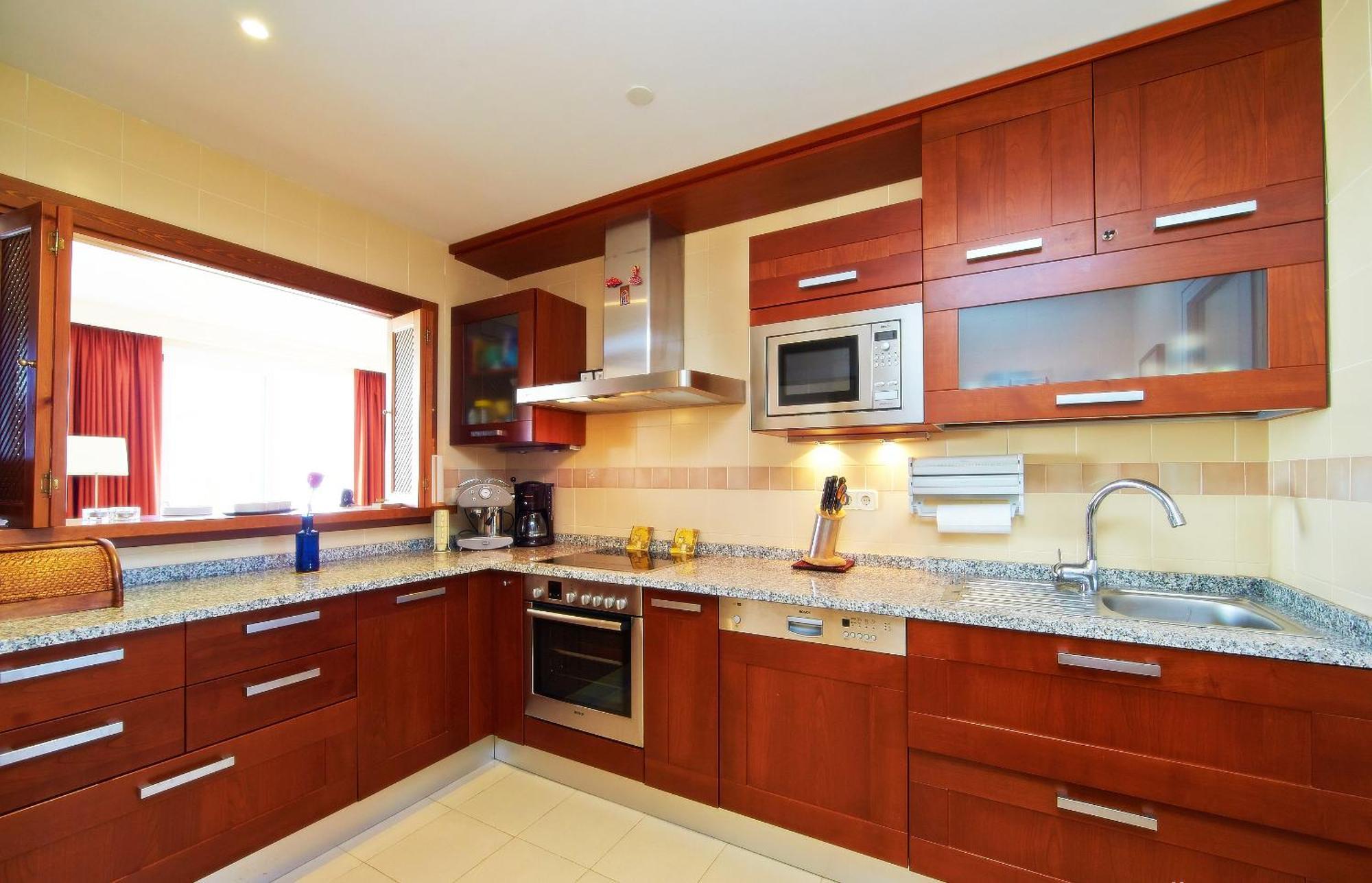 Apartment Penthouse In Benahavis With Terrace And Jacuzzi