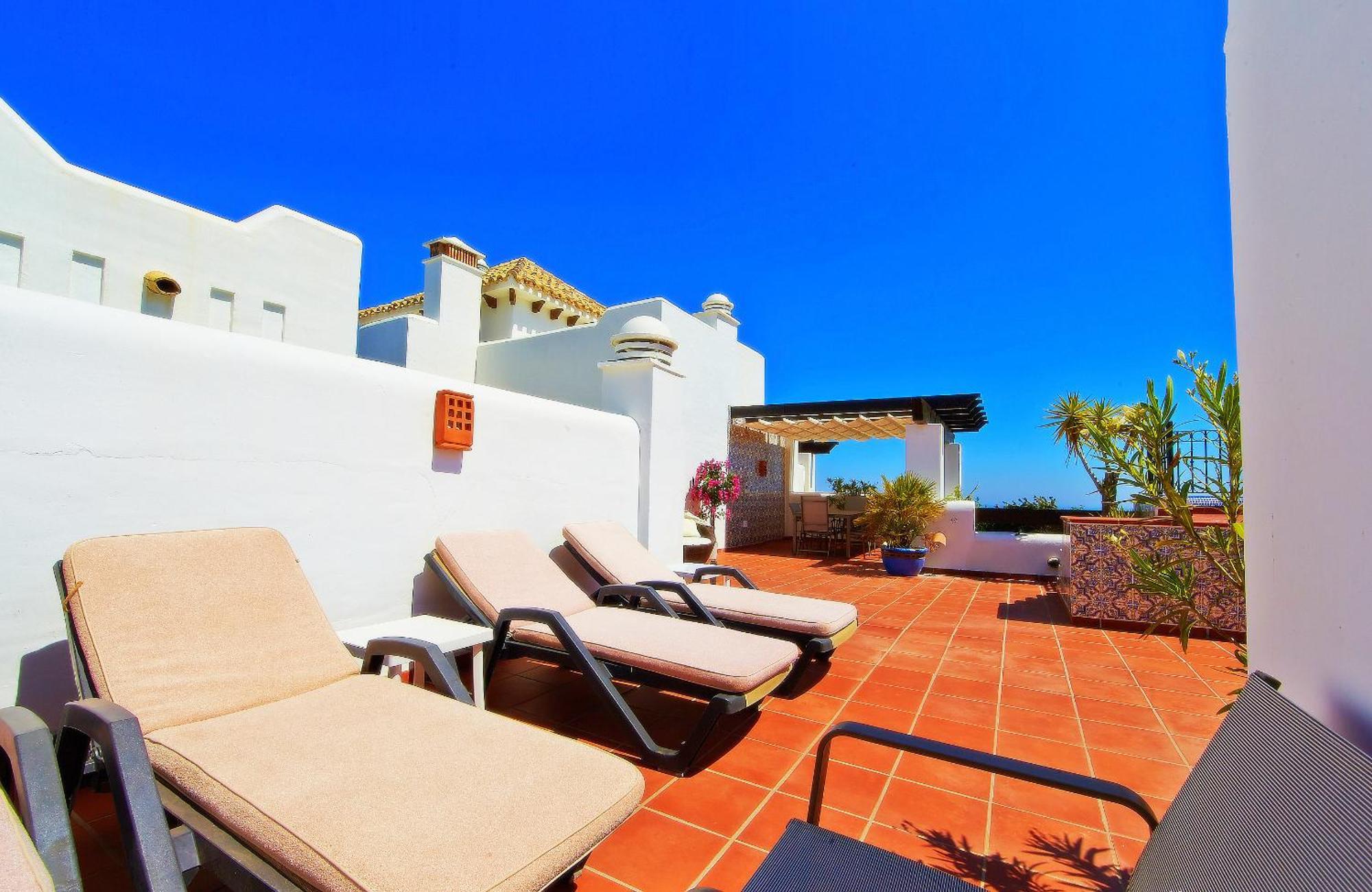 Penthouse In Benahavis With Terrace And Jacuzzi Apartment