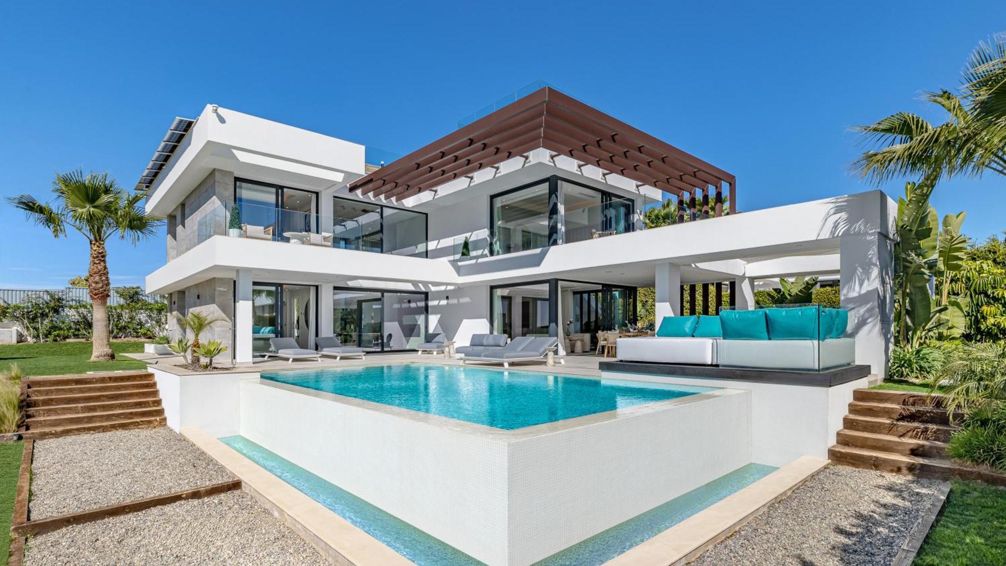 Villa Vacation Marbella I Martinica, Turquoise Heated Pool, Rooftop Hot Tub With Sea View, Cine Room, 5 Min To The Estepona