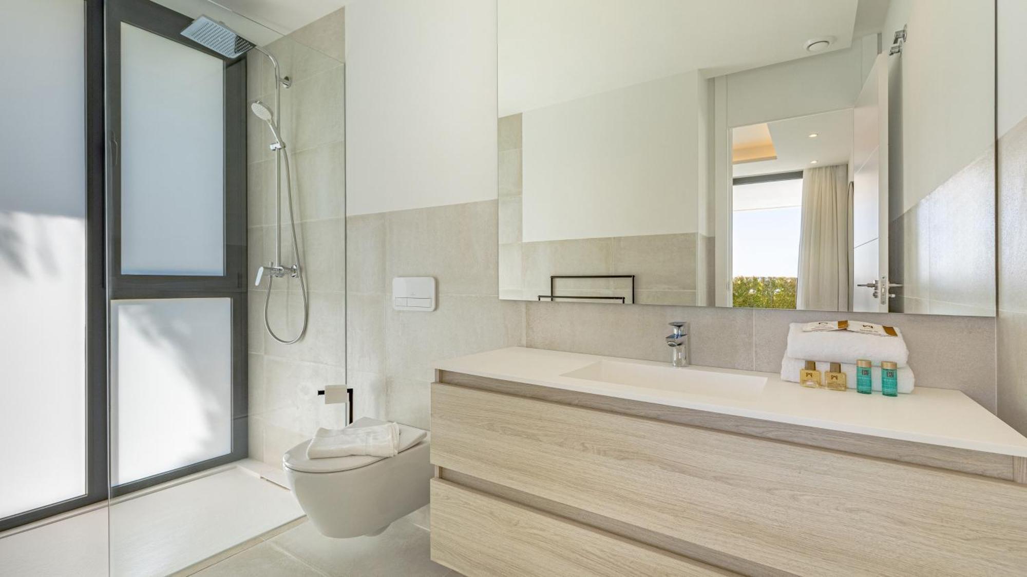 Vacation Marbella I Martinica, Turquoise Heated Pool, Rooftop Hot Tub With Sea View, Cine Room, 5 Min To The * Estepona