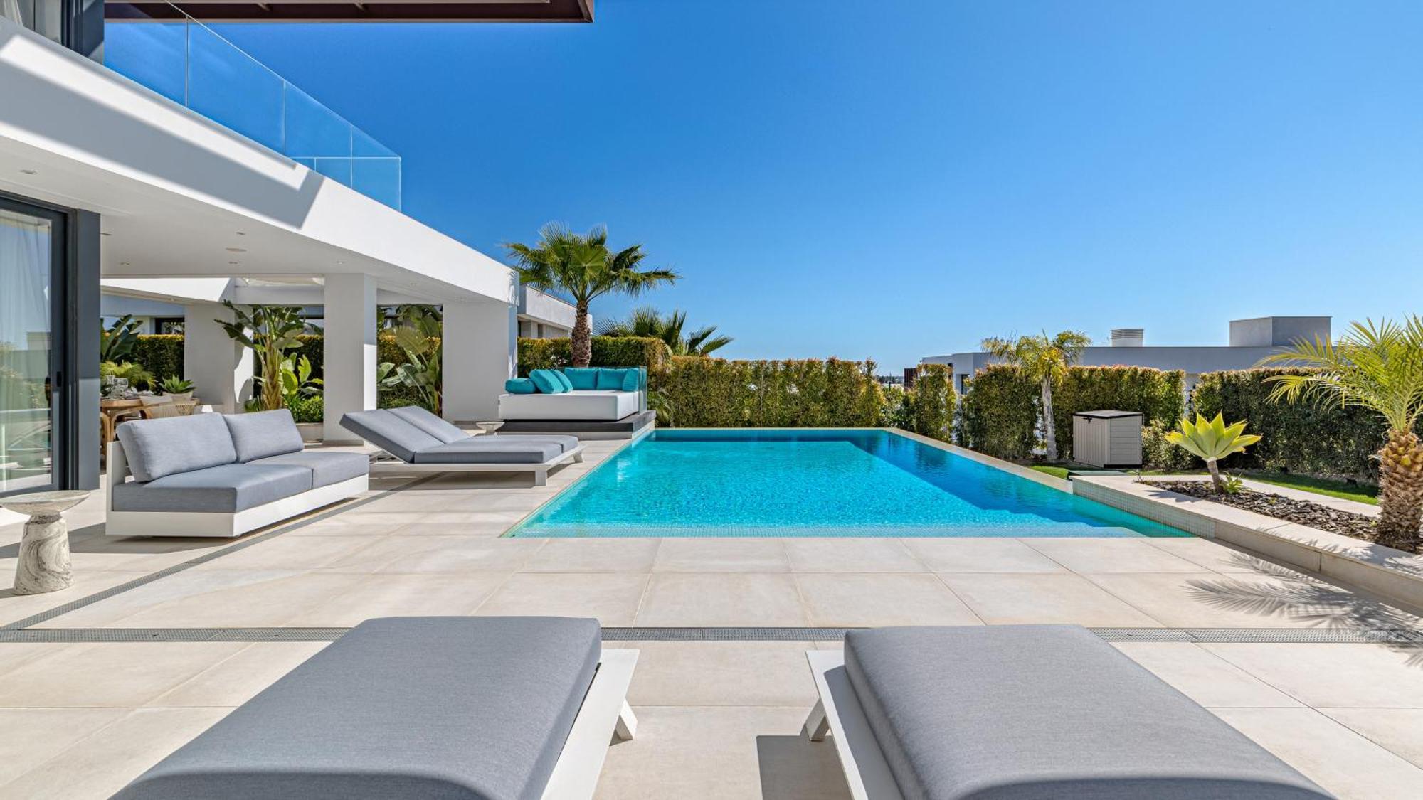 Vacation Marbella I Martinica, Turquoise Heated Pool, Rooftop Hot Tub With Sea View, Cine Room, 5 Min To The Estepona