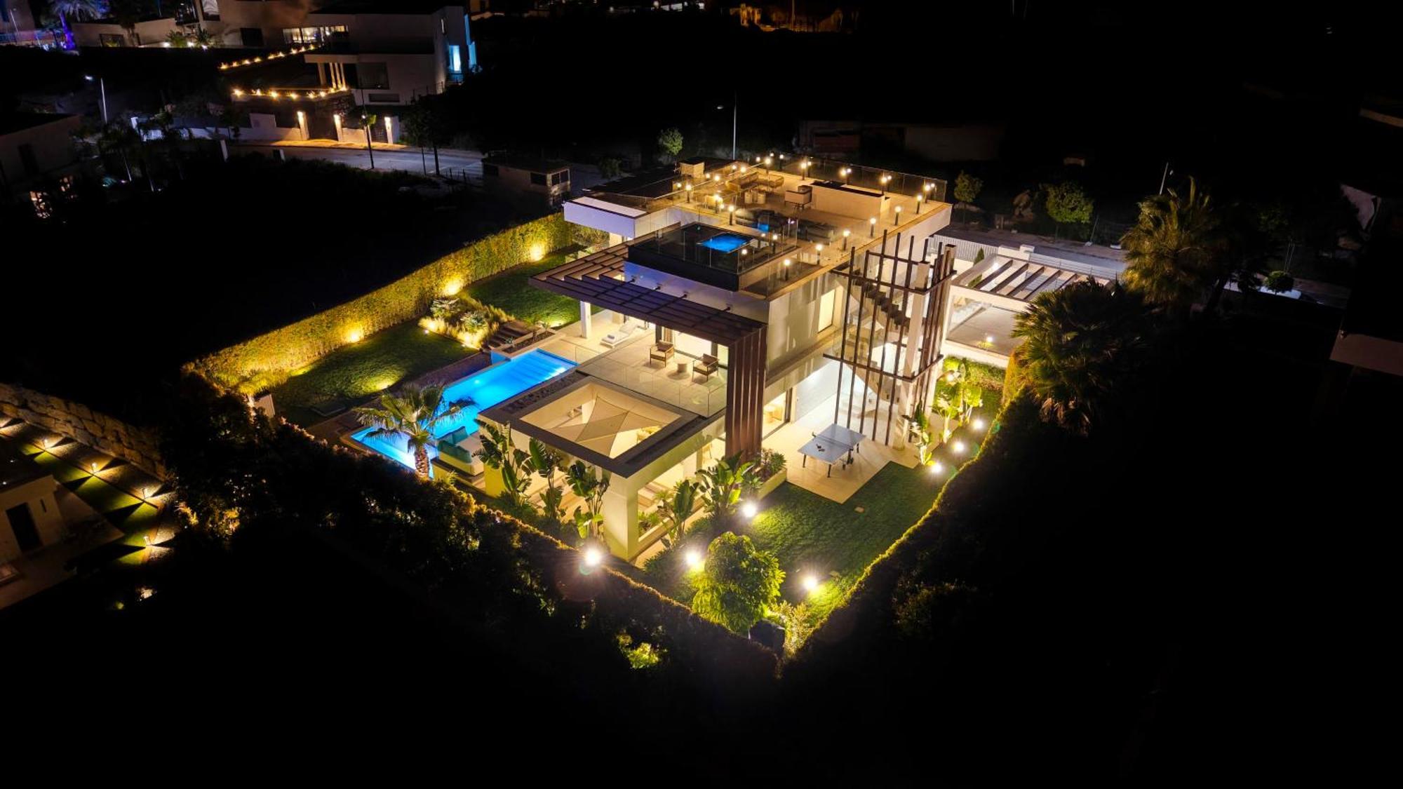 Villa Vacation Marbella I Martinica, Turquoise Heated Pool, Rooftop Hot Tub With Sea View, Cine Room, 5 Min To The Estepona